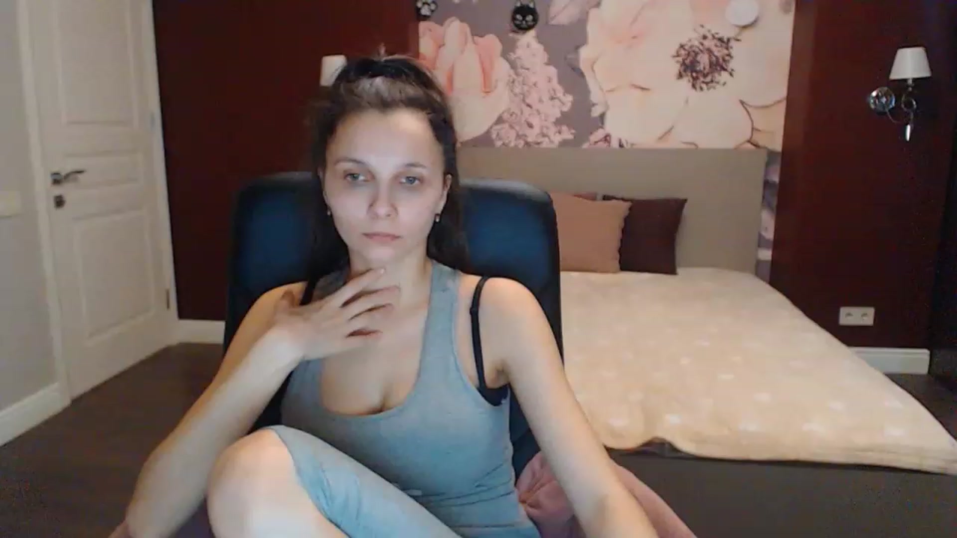 Gallery image thumbnail from Karina_Mils's myfreecams stream on, 02/14/2023, 08:53 image 8 of 20
