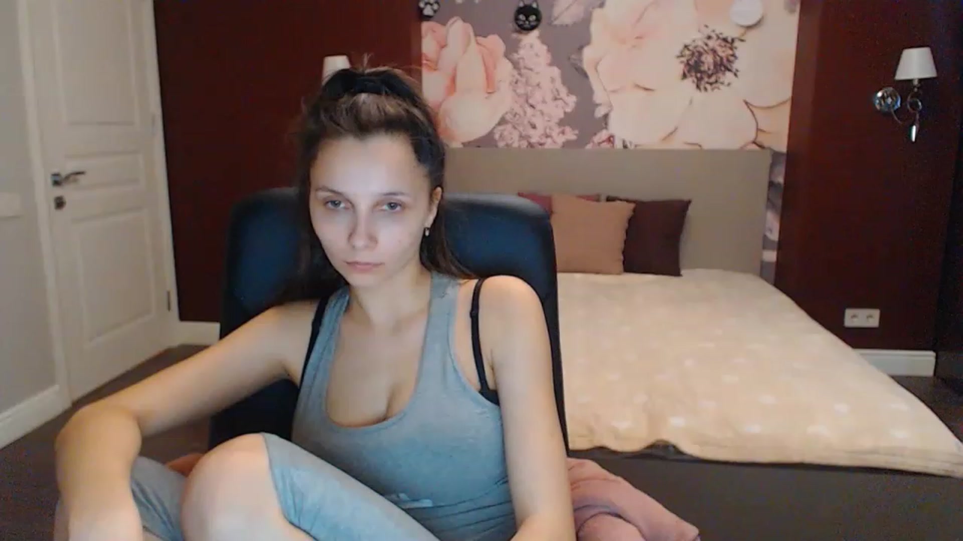 Gallery image thumbnail from Karina_Mils's myfreecams stream on, 02/14/2023, 08:53 image 17 of 20