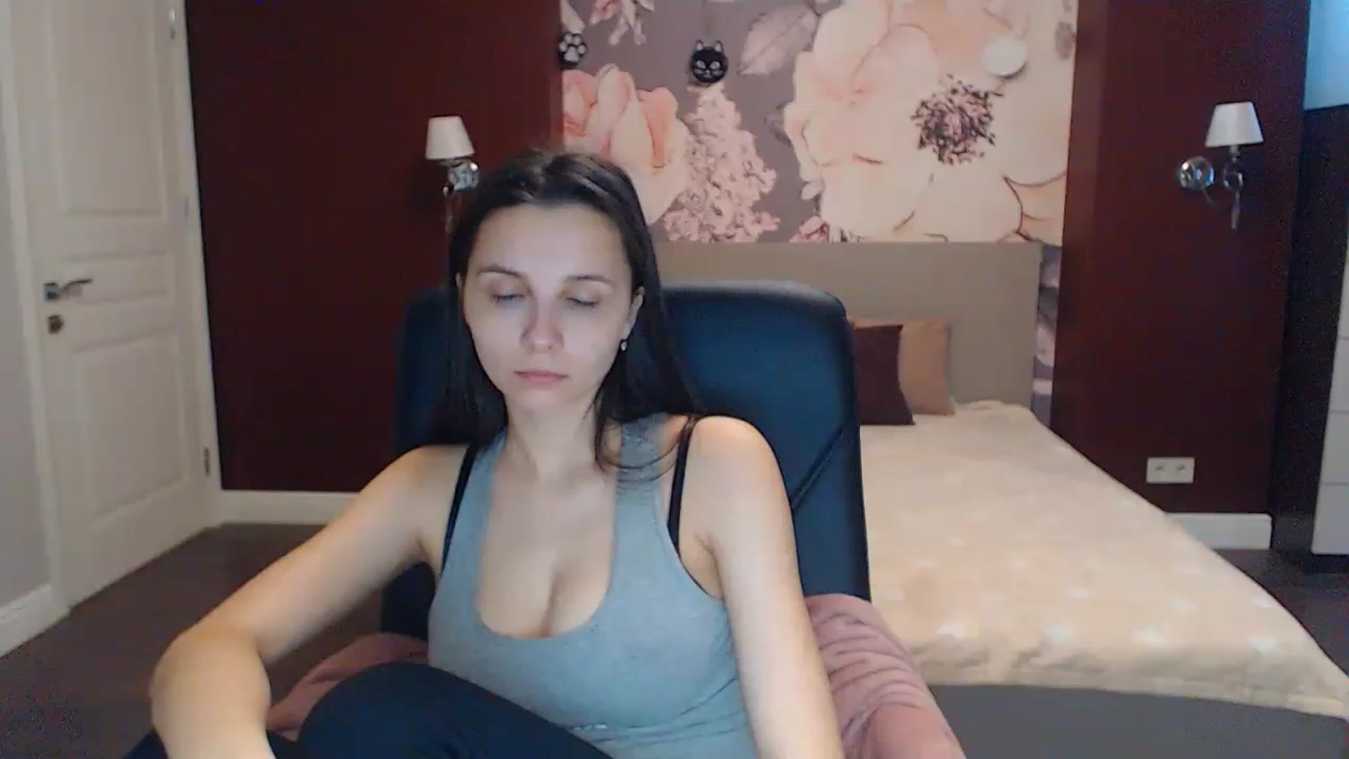 Gallery image thumbnail from Karina_Mils's myfreecams stream on, 02/16/2023, 07:20 image 8 of 20