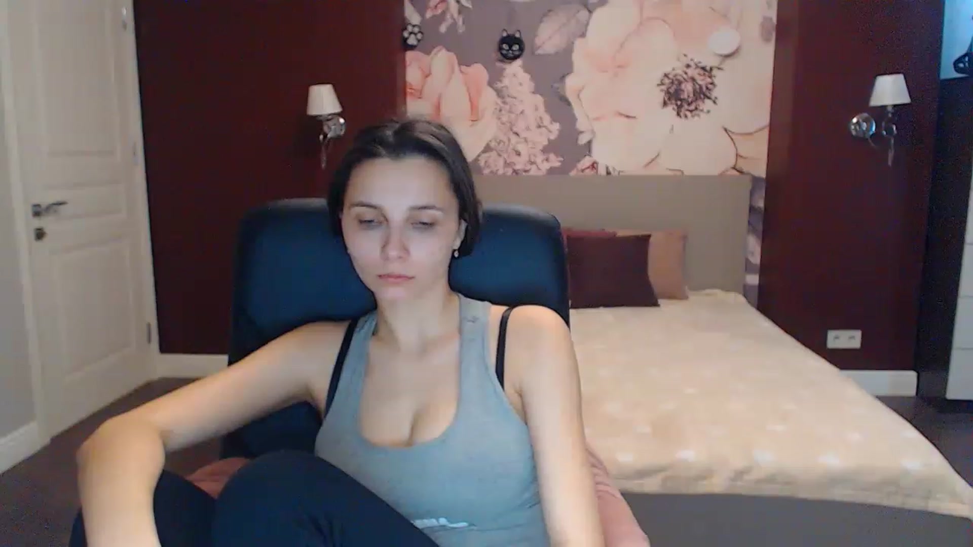 Gallery image thumbnail from Karina_Mils's myfreecams stream on, 02/16/2023, 07:20 image 18 of 20