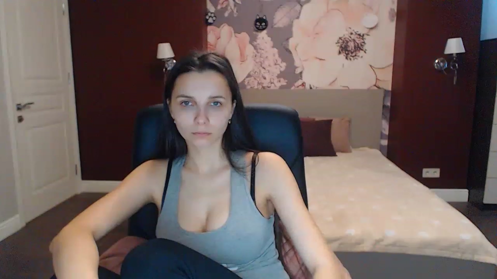 Gallery image thumbnail from Karina_Mils's myfreecams stream on, 02/16/2023, 07:20 image 2 of 20