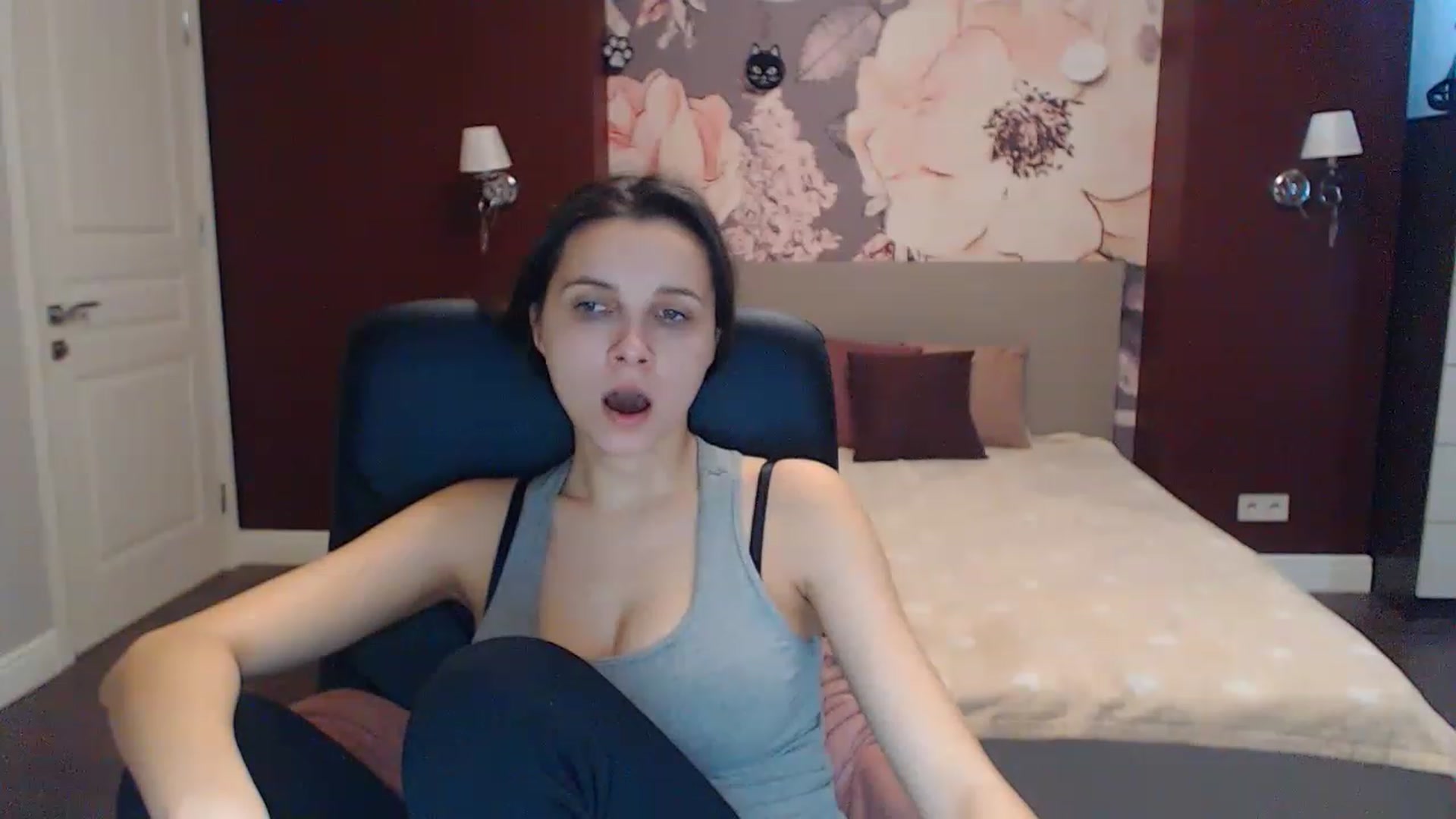 Gallery image thumbnail from Karina_Mils's myfreecams stream on, 02/16/2023, 07:20 image 16 of 20