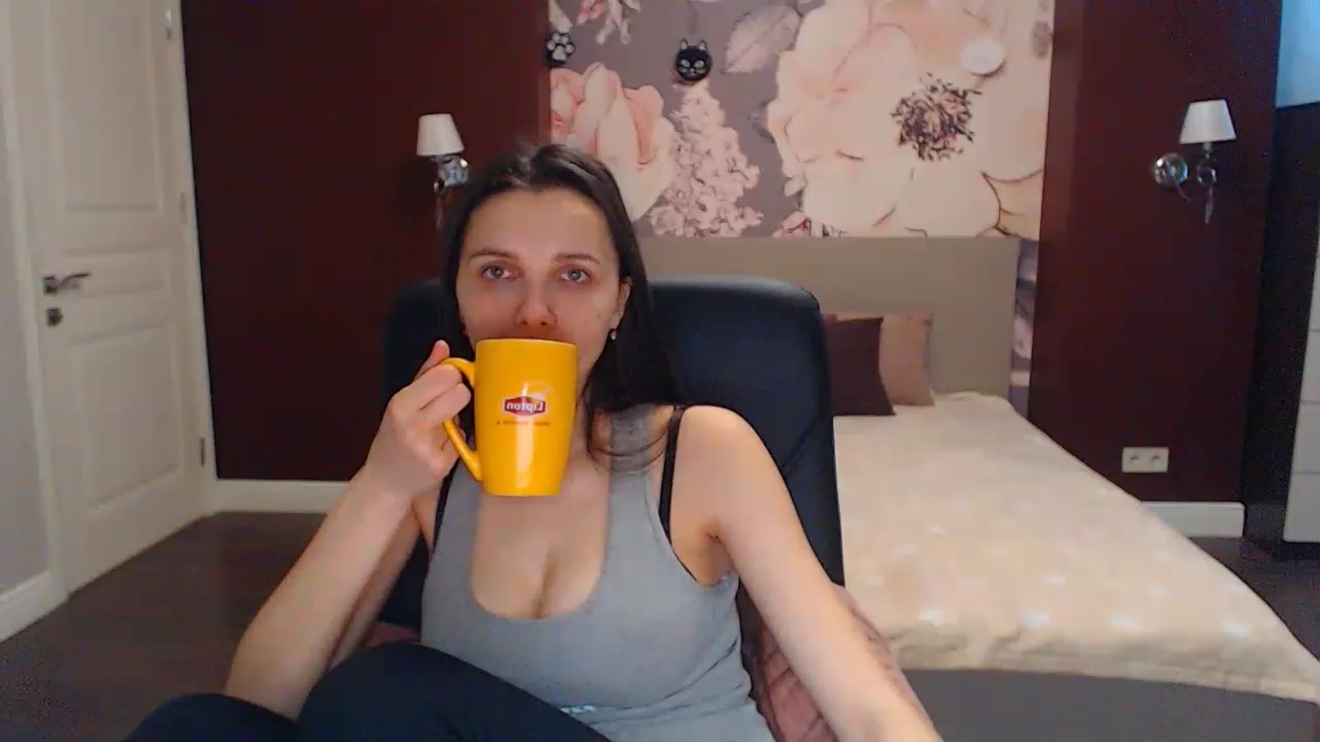 Gallery image thumbnail from Karina_Mils's myfreecams stream on, 02/16/2023, 07:20 image 7 of 20