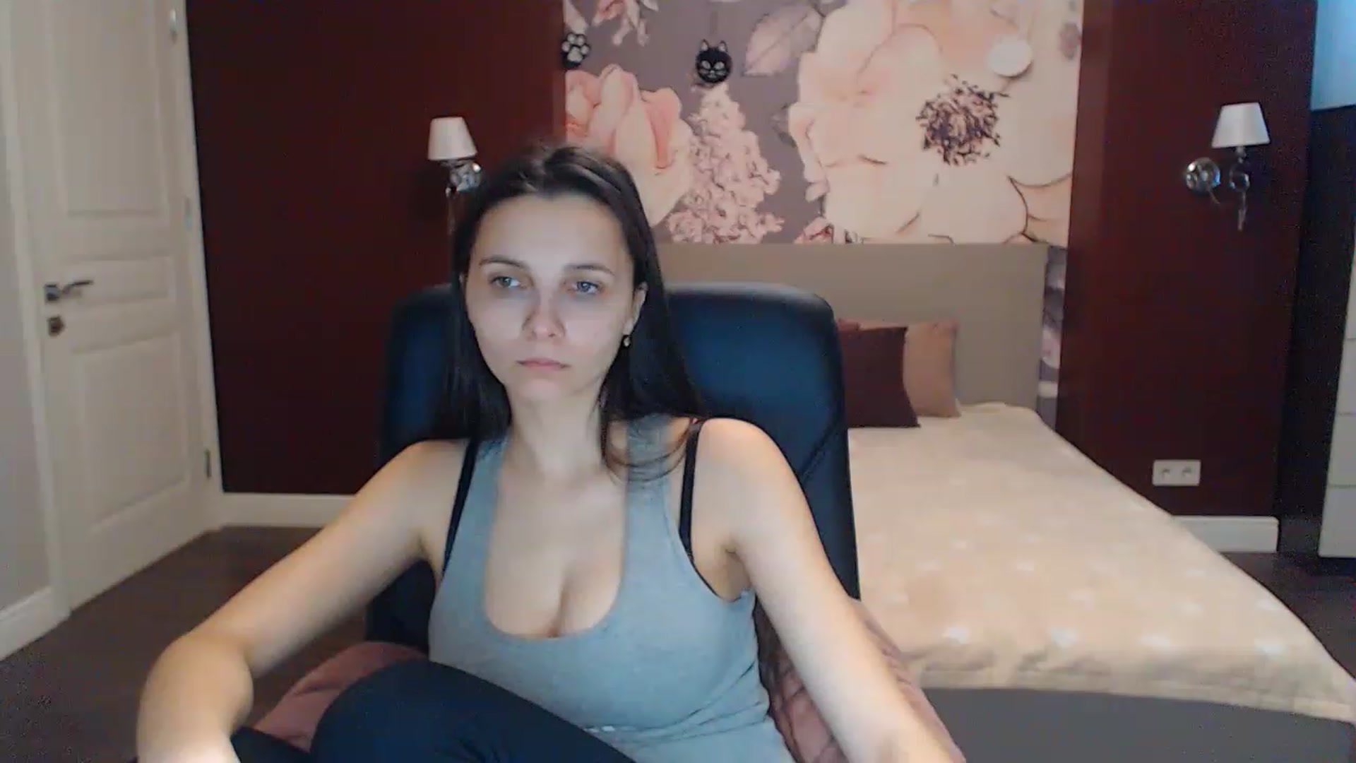 Gallery image thumbnail from Karina_Mils's myfreecams stream on, 02/16/2023, 07:20 image 6 of 20