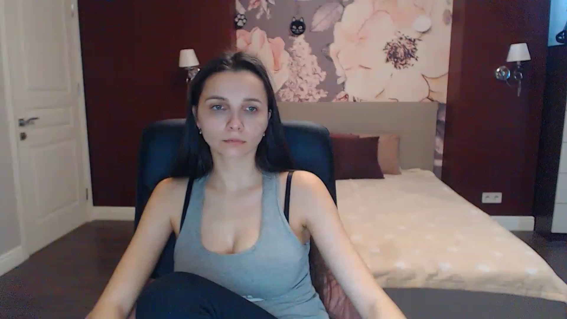 Gallery image thumbnail from Karina_Mils's myfreecams stream on, 02/16/2023, 07:20 image 14 of 20