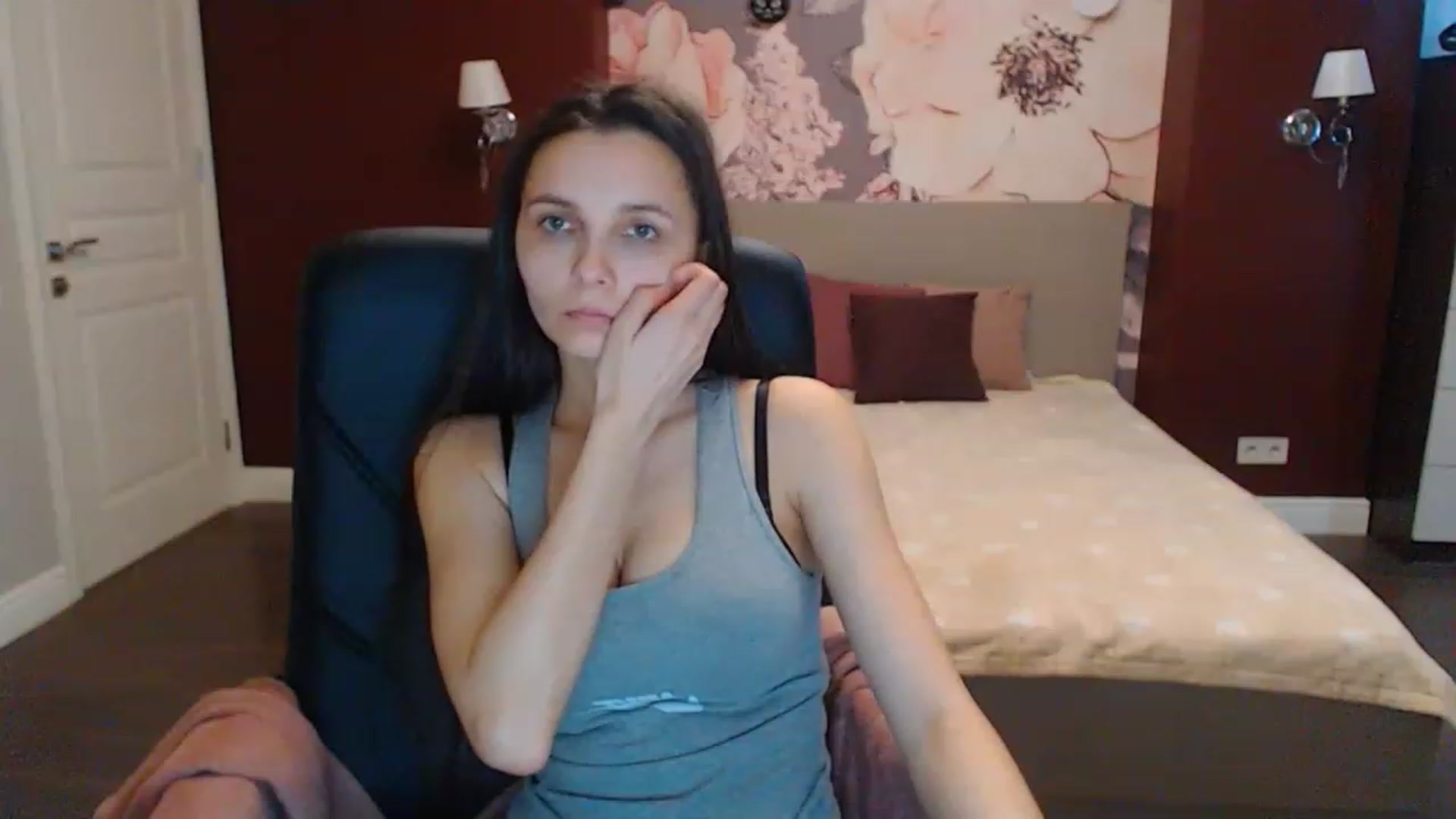 Gallery image thumbnail from Karina_Mils's myfreecams stream on, 02/16/2023, 08:04 image 17 of 20