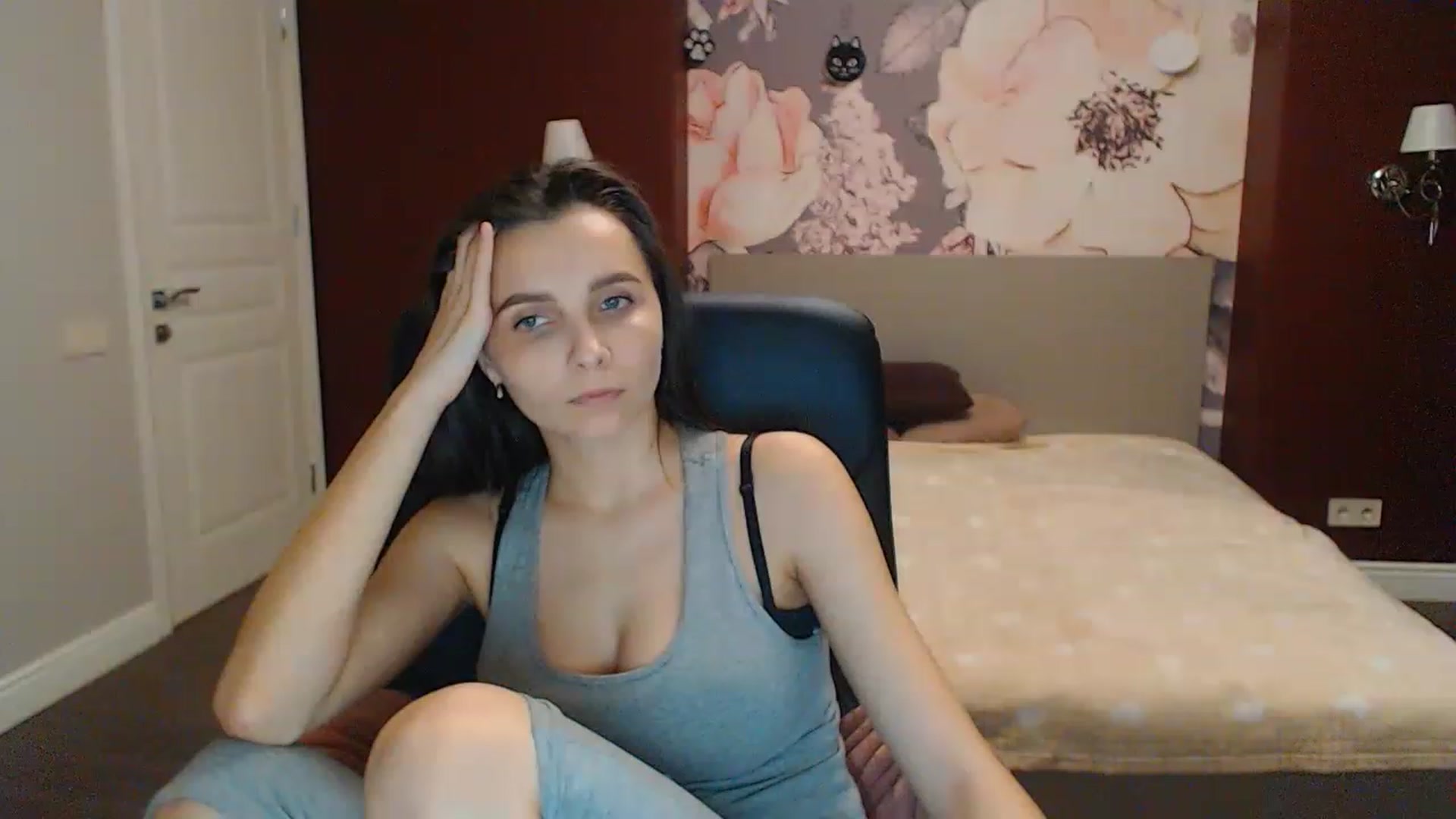Gallery image thumbnail from Karina_Mils's myfreecams stream on, 02/17/2023, 16:01 image 14 of 20