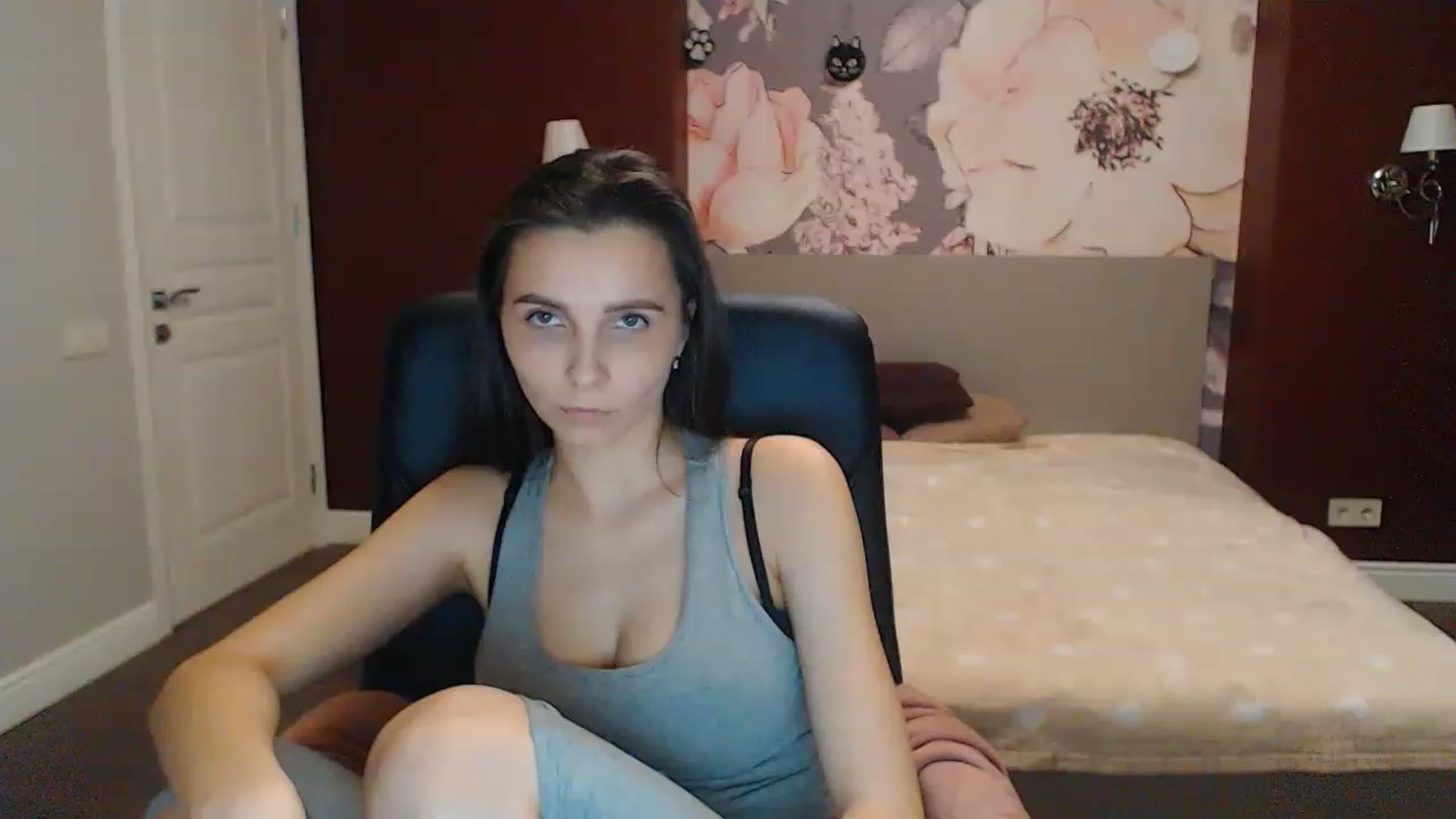 Gallery image thumbnail from Karina_Mils's myfreecams stream on, 02/17/2023, 16:01 image 13 of 20