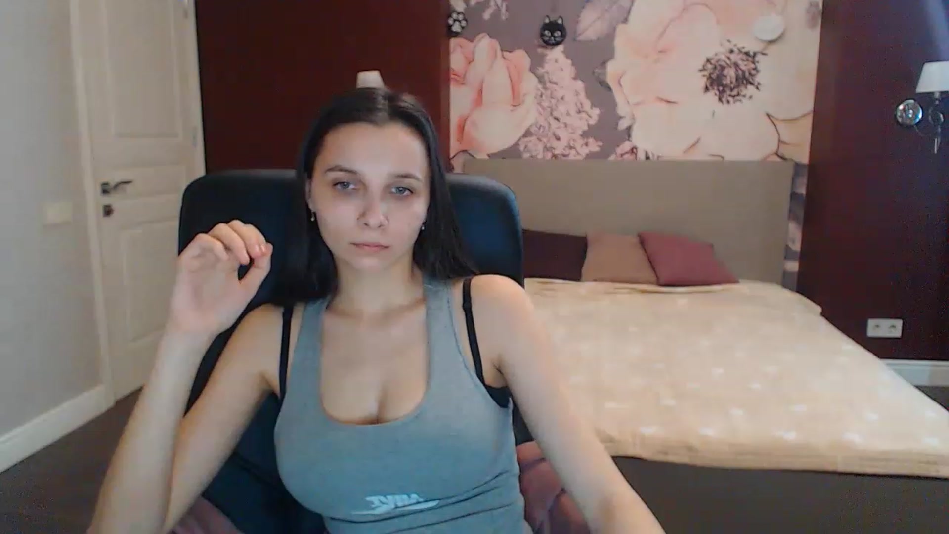Gallery image thumbnail from Karina_Mils's myfreecams stream on, 02/18/2023, 13:28 image 10 of 20