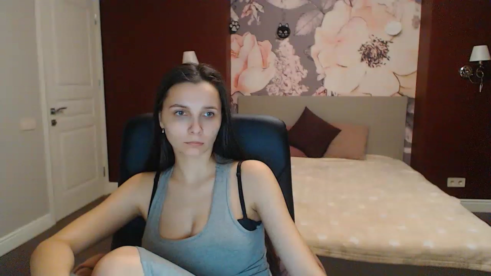 Gallery image thumbnail from Karina_Mils's myfreecams stream on, 02/19/2023, 16:18 image 12 of 20