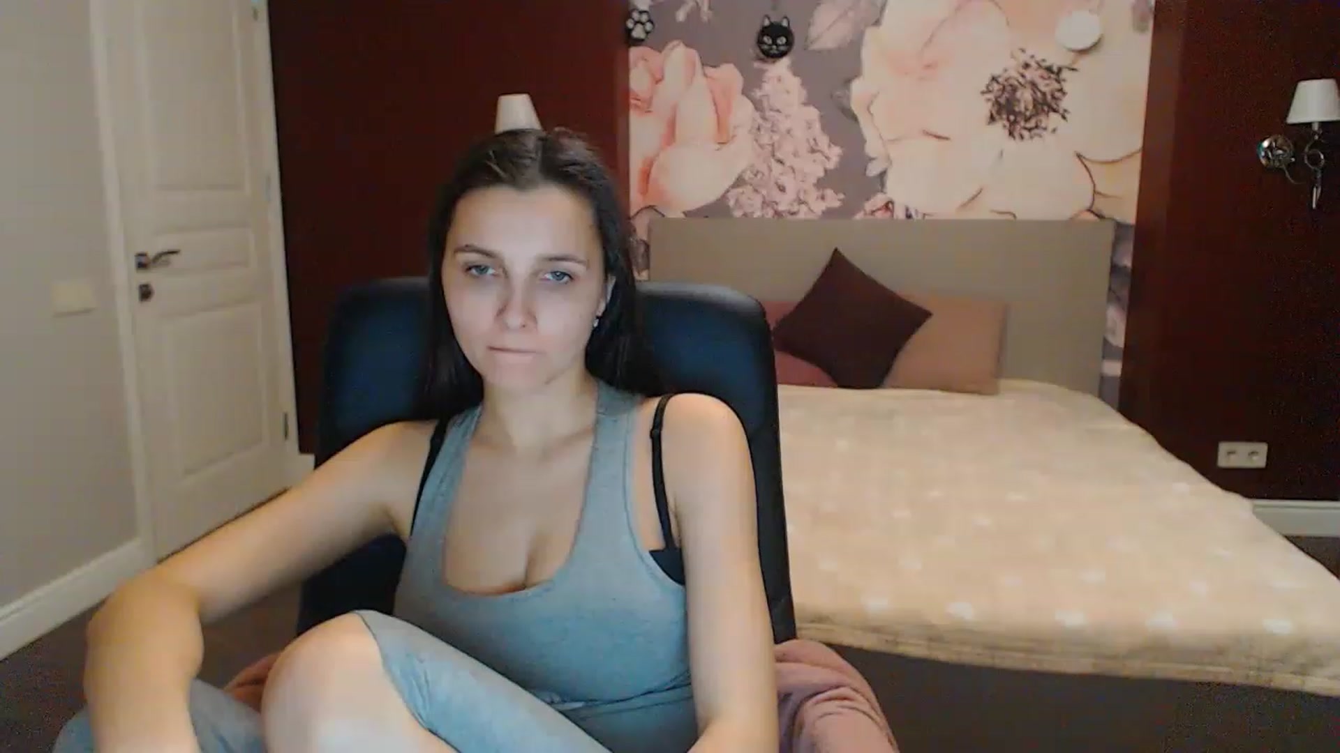 Gallery image thumbnail from Karina_Mils's myfreecams stream on, 02/19/2023, 16:18 image 16 of 20