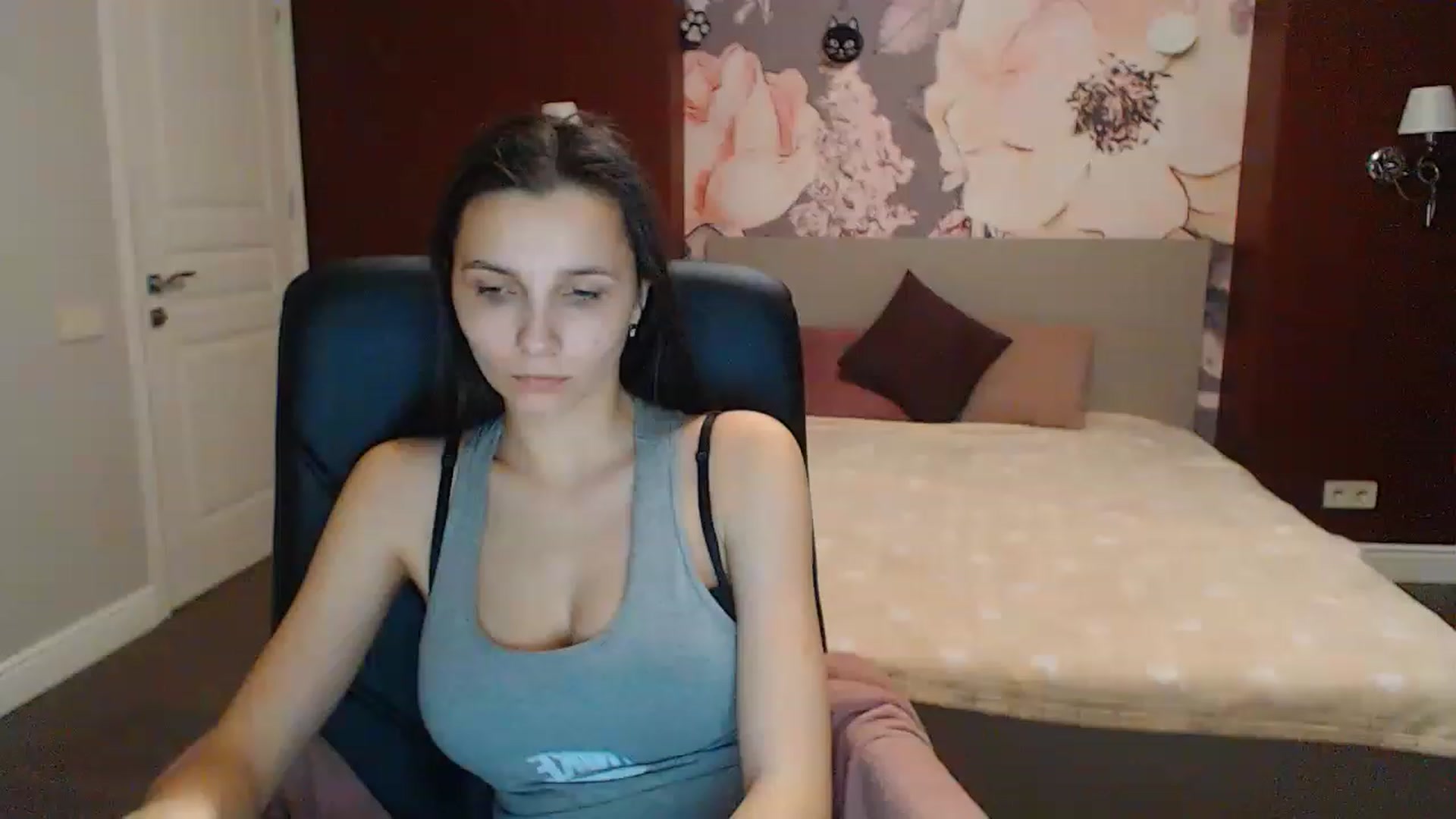 Gallery image thumbnail from Karina_Mils's myfreecams stream on, 02/19/2023, 16:18 image 18 of 20