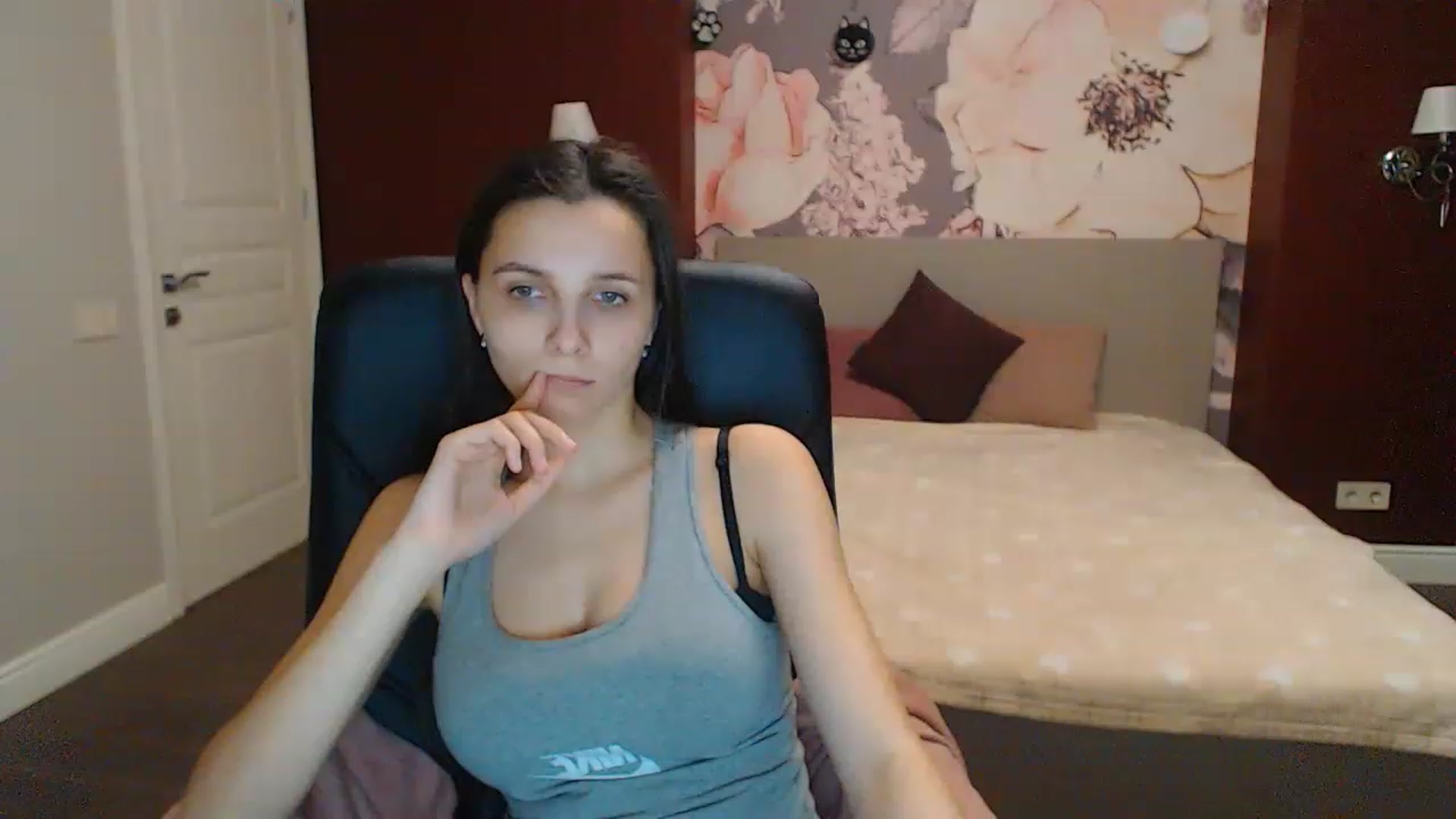Gallery image thumbnail from Karina_Mils's myfreecams stream on, 02/19/2023, 16:28 image 16 of 20