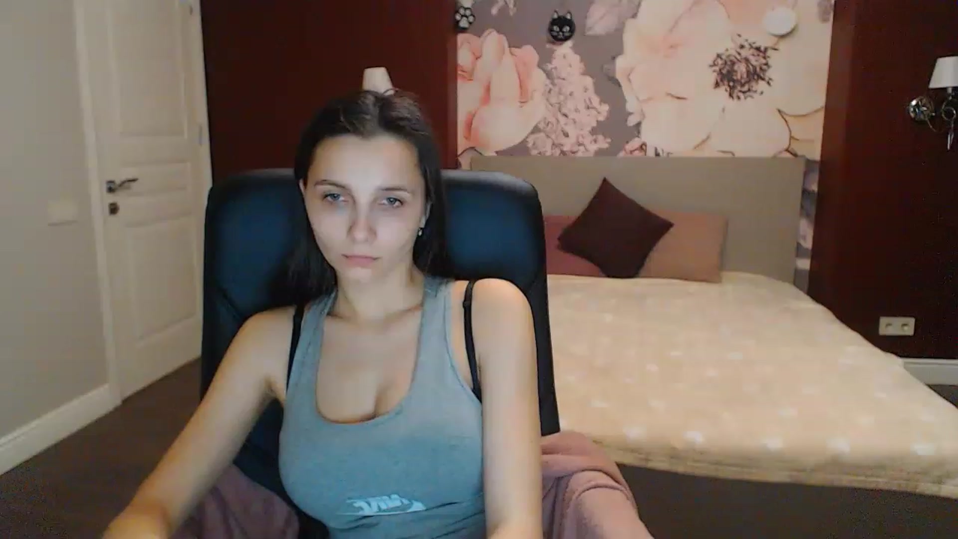 Gallery image thumbnail from Karina_Mils's myfreecams stream on, 02/19/2023, 16:28 image 14 of 20
