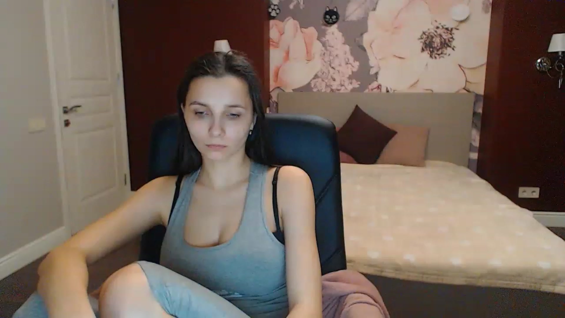 Gallery image thumbnail from Karina_Mils's myfreecams stream on, 02/19/2023, 16:28 image 1 of 20