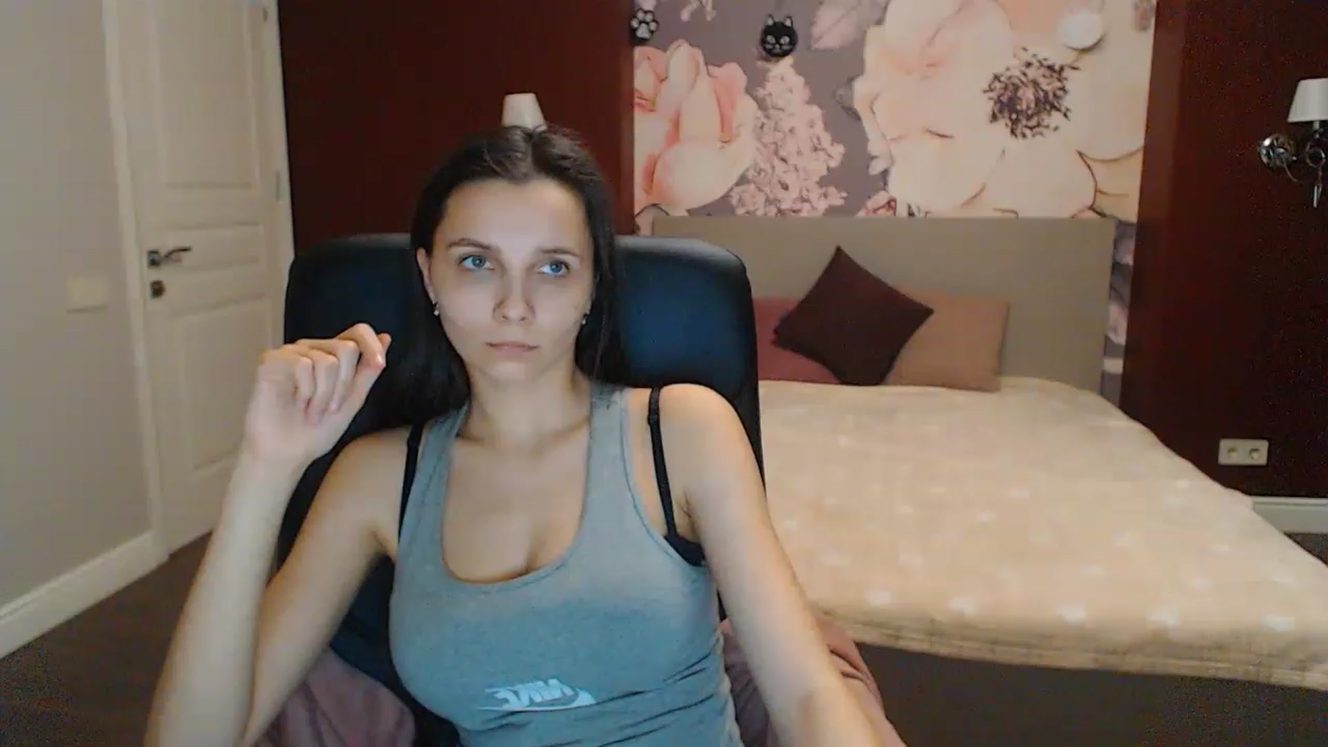 Gallery image thumbnail from Karina_Mils's myfreecams stream on, 02/19/2023, 16:28 image 15 of 20