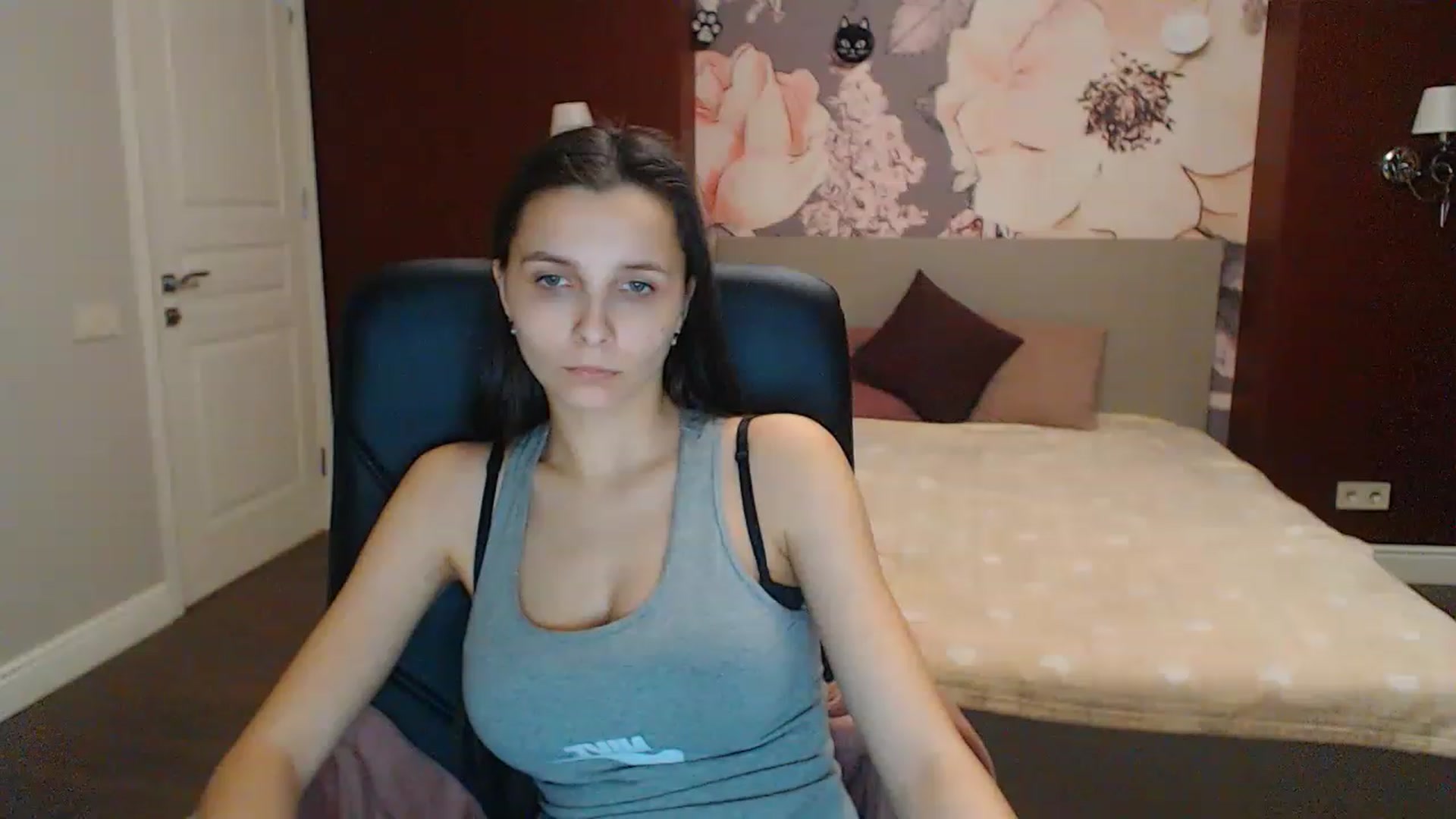 Gallery image thumbnail from Karina_Mils's myfreecams stream on, 02/19/2023, 16:54 image 14 of 20