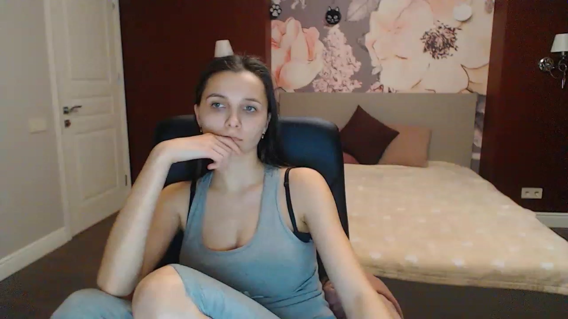 Gallery image thumbnail from Karina_Mils's myfreecams stream on, 02/19/2023, 16:54 image 12 of 20