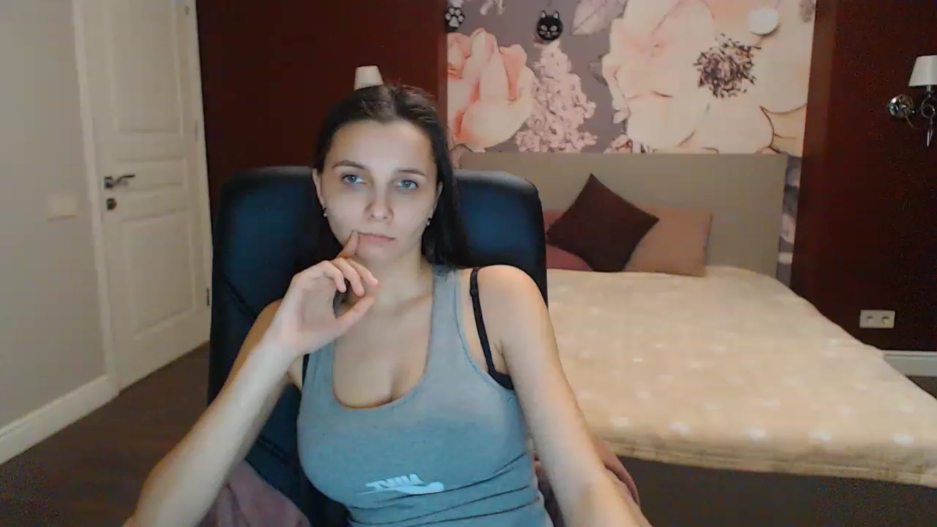 Gallery image thumbnail from Karina_Mils's myfreecams stream on, 02/19/2023, 16:54 image 17 of 20