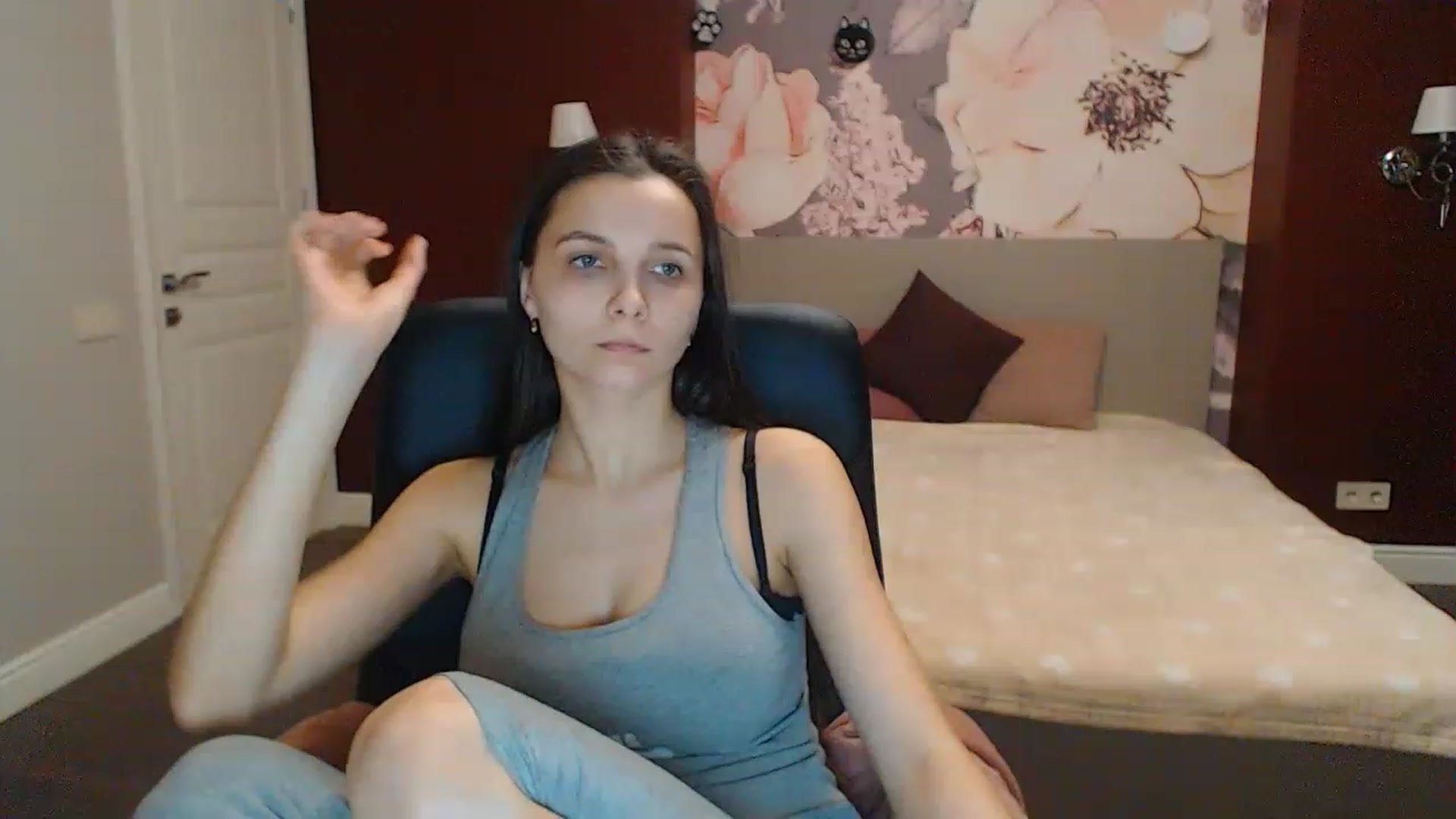 Gallery image thumbnail from Karina_Mils's myfreecams stream on, 02/19/2023, 16:54 image 3 of 20