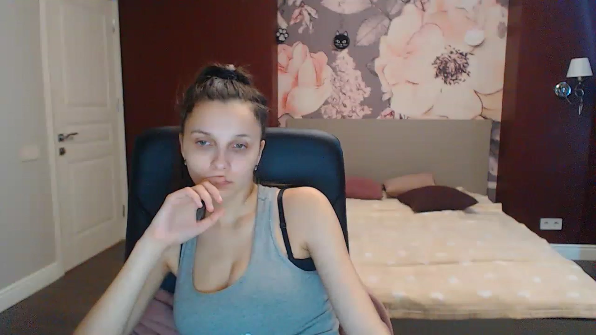Gallery image thumbnail from Karina_Mils's myfreecams stream on, 02/20/2023, 09:26 image 11 of 20
