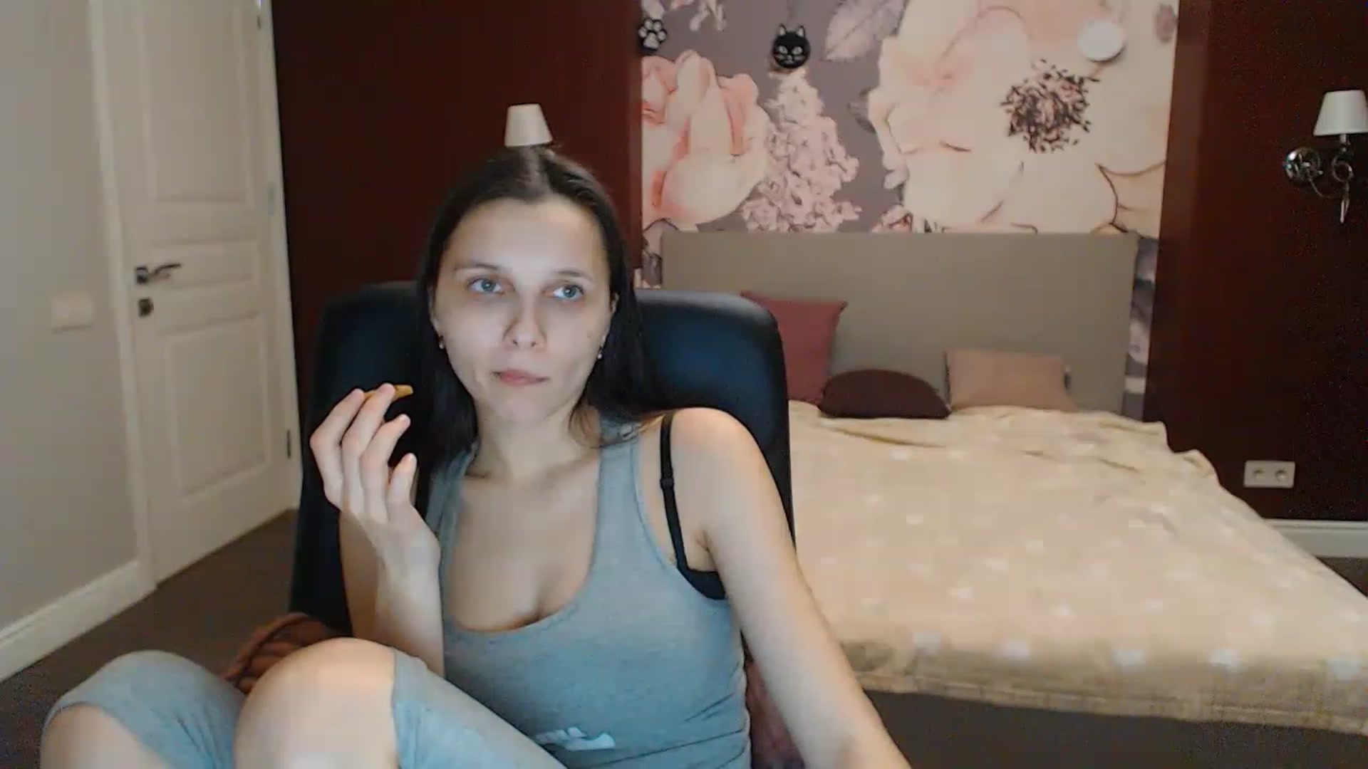 Gallery image thumbnail from Karina_Mils's myfreecams stream on, 02/24/2023, 16:36 image 4 of 20