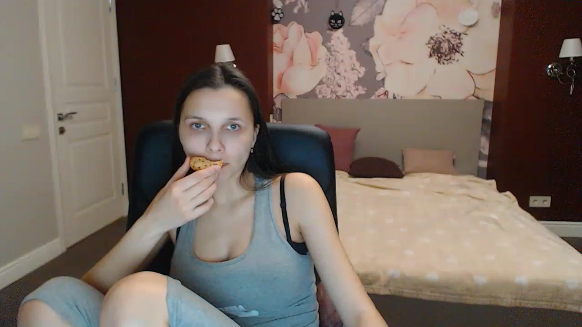 Gallery image thumbnail from Karina_Mils's myfreecams stream on, 02/24/2023, 16:36 image 6 of 20