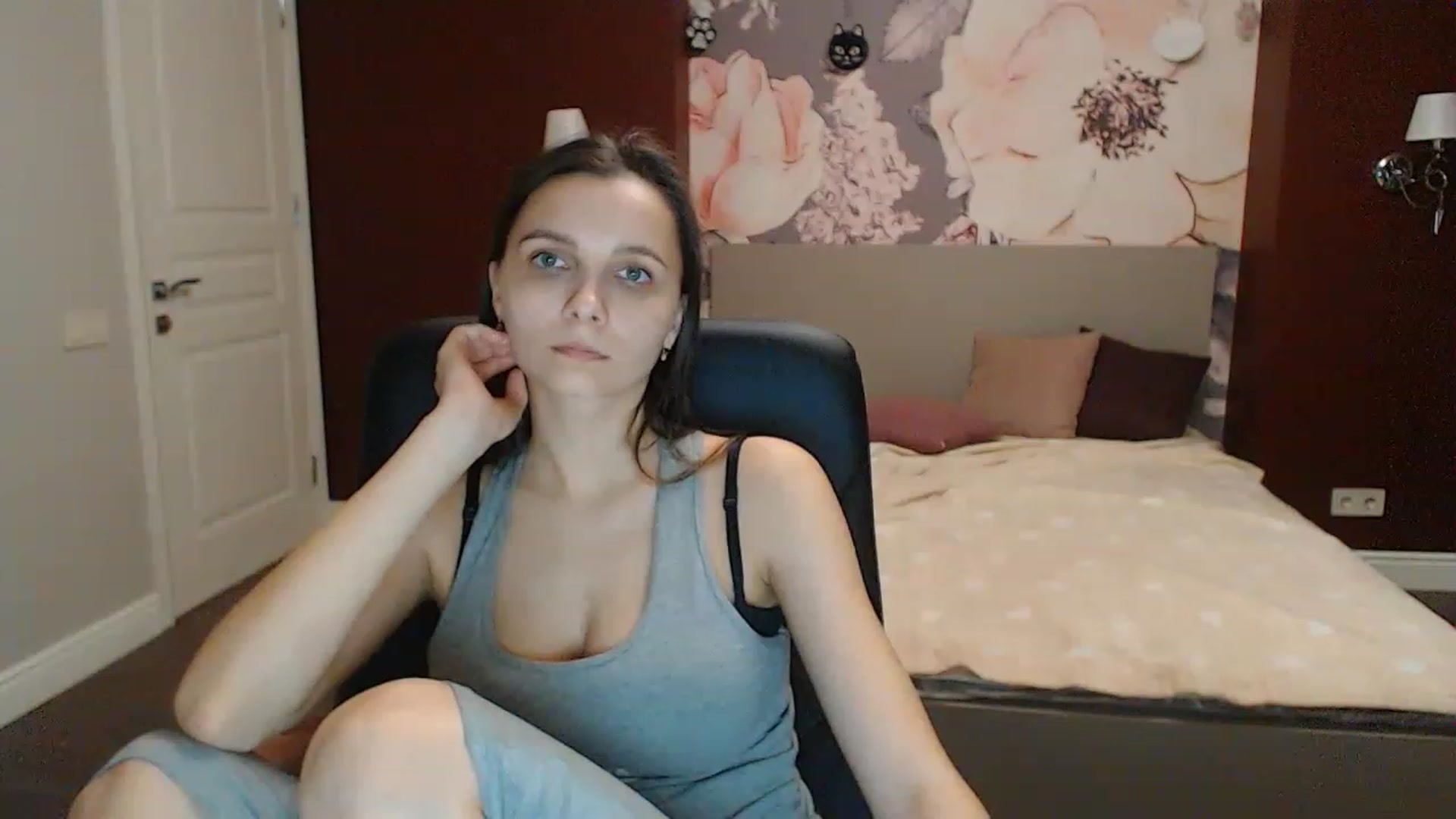 Gallery image thumbnail from Karina_Mils's myfreecams stream on, 02/25/2023, 16:57 image 16 of 20