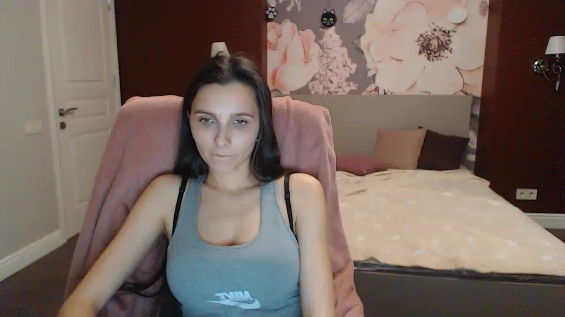 Gallery image thumbnail from Karina_Mils's myfreecams stream on, 02/25/2023, 16:57 image 7 of 20