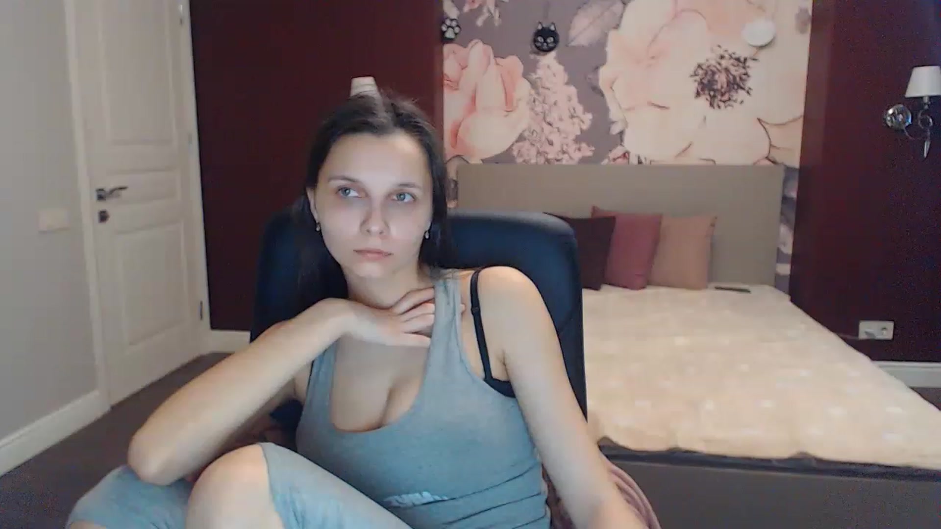 Gallery image thumbnail from Karina_Mils's myfreecams stream on, 02/26/2023, 14:59 image 4 of 20