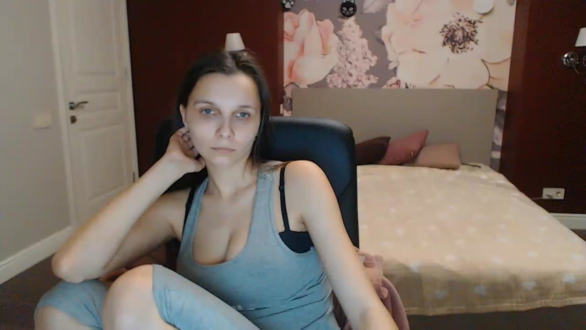 Gallery image thumbnail from Karina_Mils's myfreecams stream on, 02/26/2023, 17:41 image 3 of 20