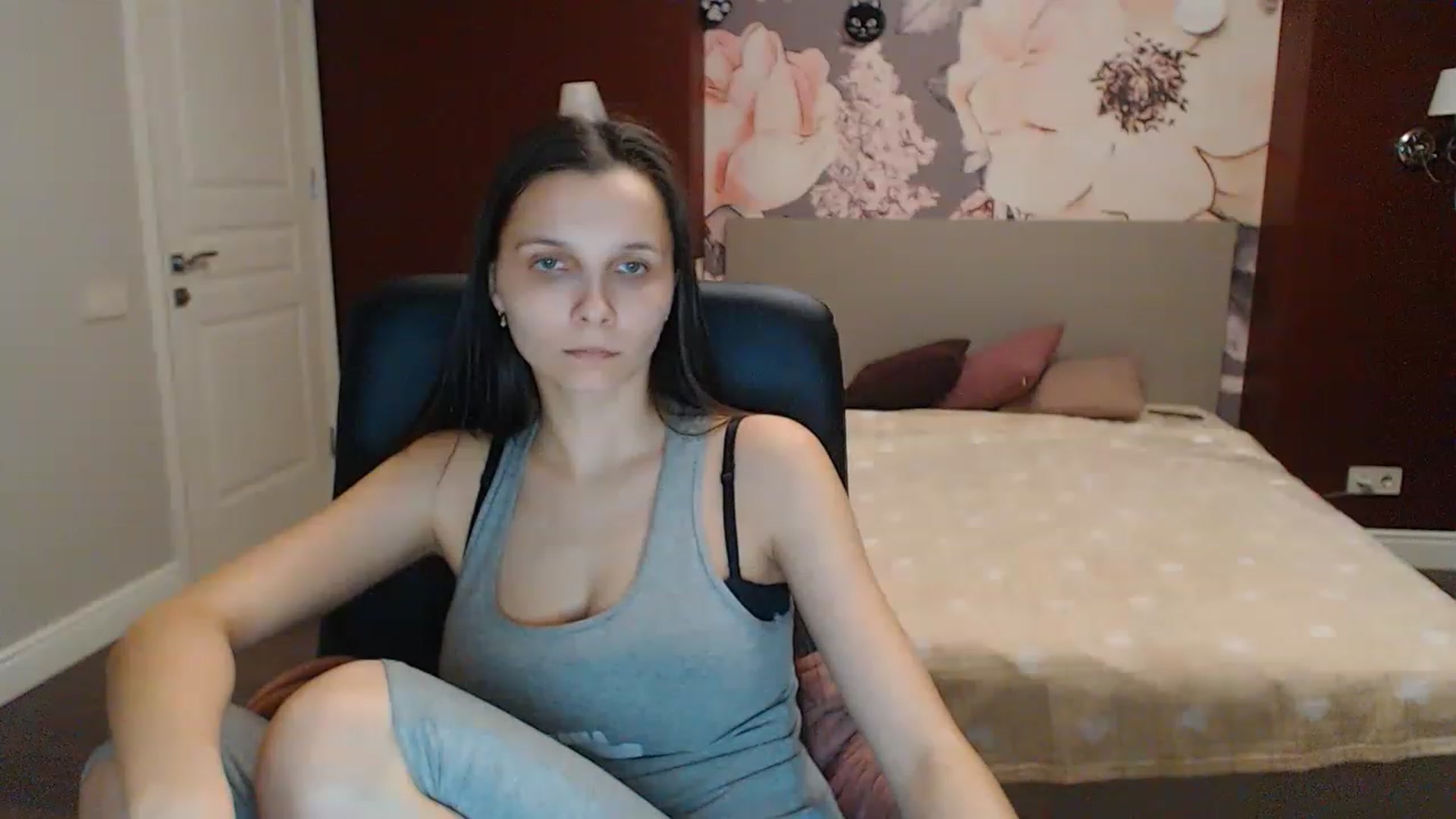 Gallery image thumbnail from Karina_Mils's myfreecams stream on, 02/26/2023, 17:41 image 16 of 20
