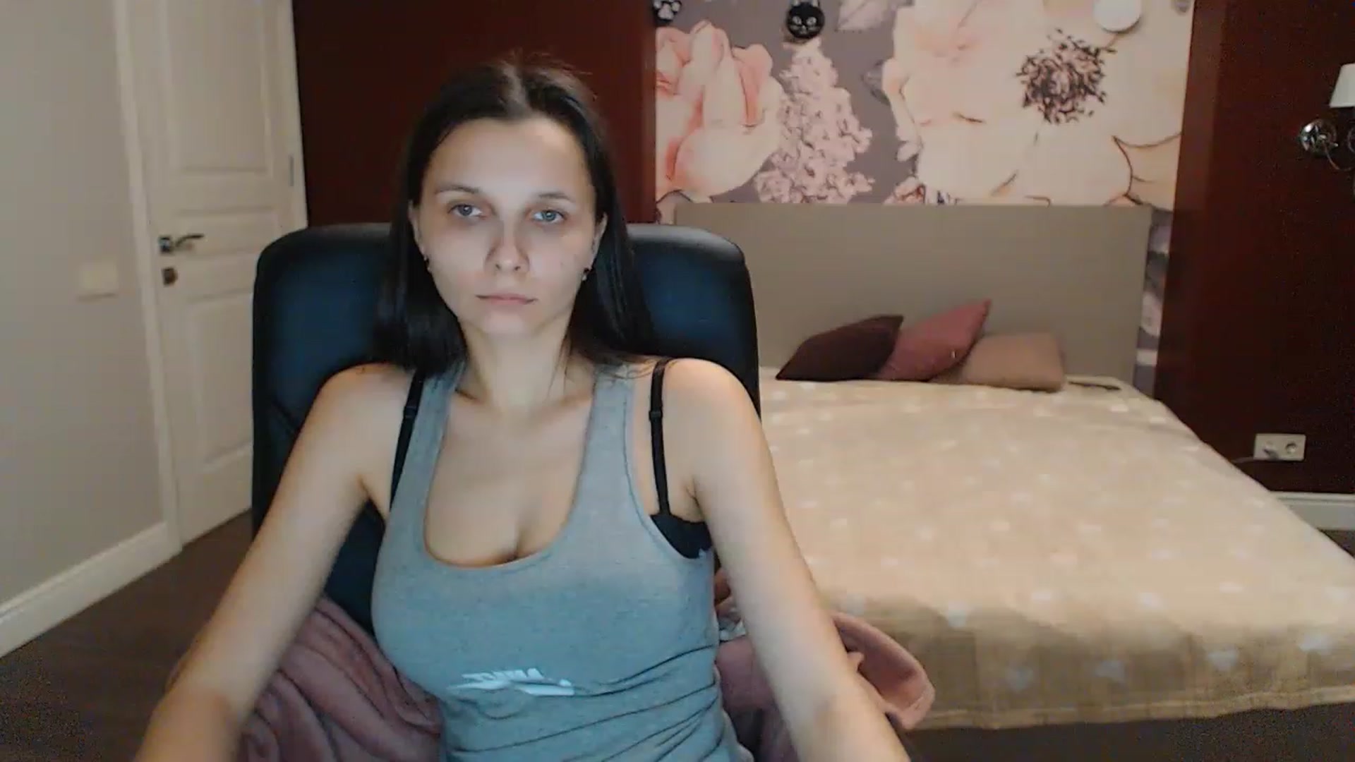 Gallery image thumbnail from Karina_Mils's myfreecams stream on, 02/26/2023, 17:41 image 13 of 20