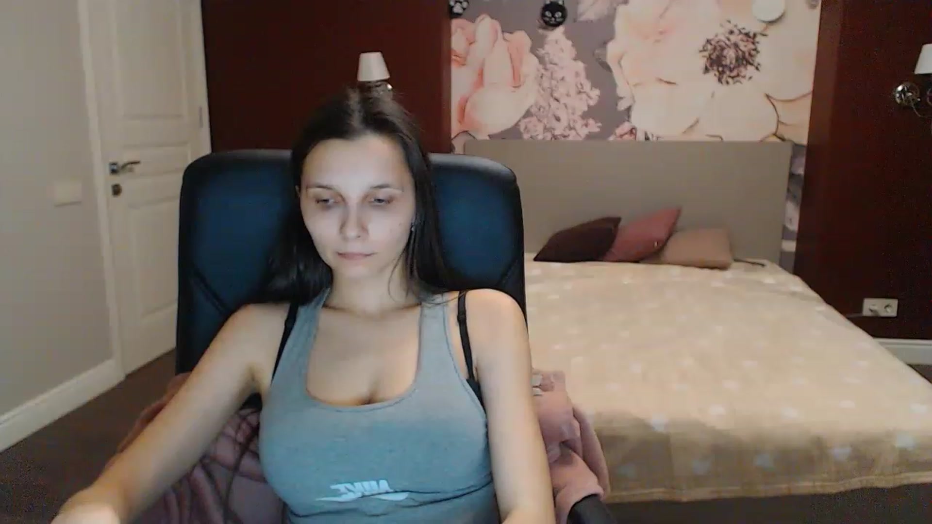 Gallery image thumbnail from Karina_Mils's myfreecams stream on, 02/26/2023, 17:41 image 7 of 20
