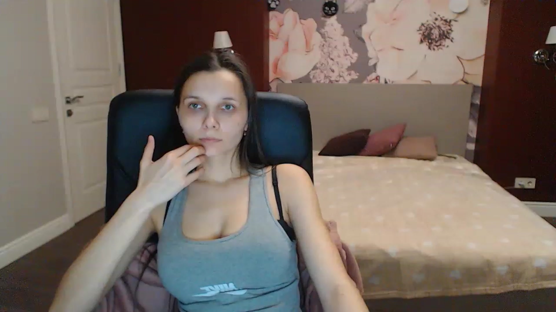 Gallery image thumbnail from Karina_Mils's myfreecams stream on, 02/26/2023, 17:41 image 6 of 20