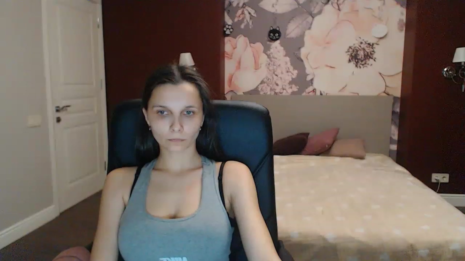 Gallery image thumbnail from Karina_Mils's myfreecams stream on, 02/26/2023, 19:33 image 17 of 20
