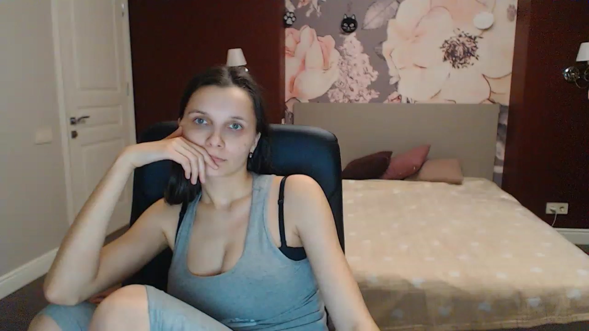 Gallery image thumbnail from Karina_Mils's myfreecams stream on, 02/26/2023, 19:33 image 4 of 20