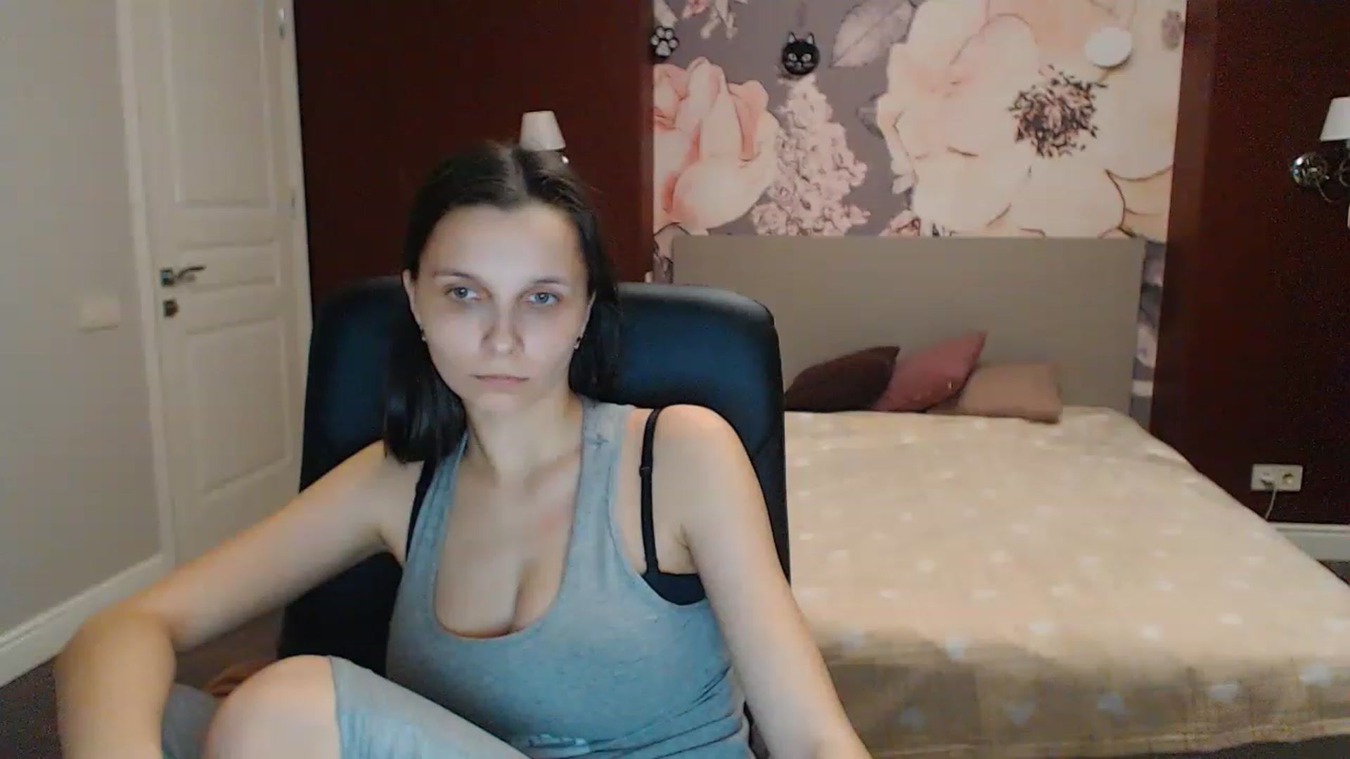 Gallery image thumbnail from Karina_Mils's myfreecams stream on, 02/26/2023, 19:33 image 3 of 20