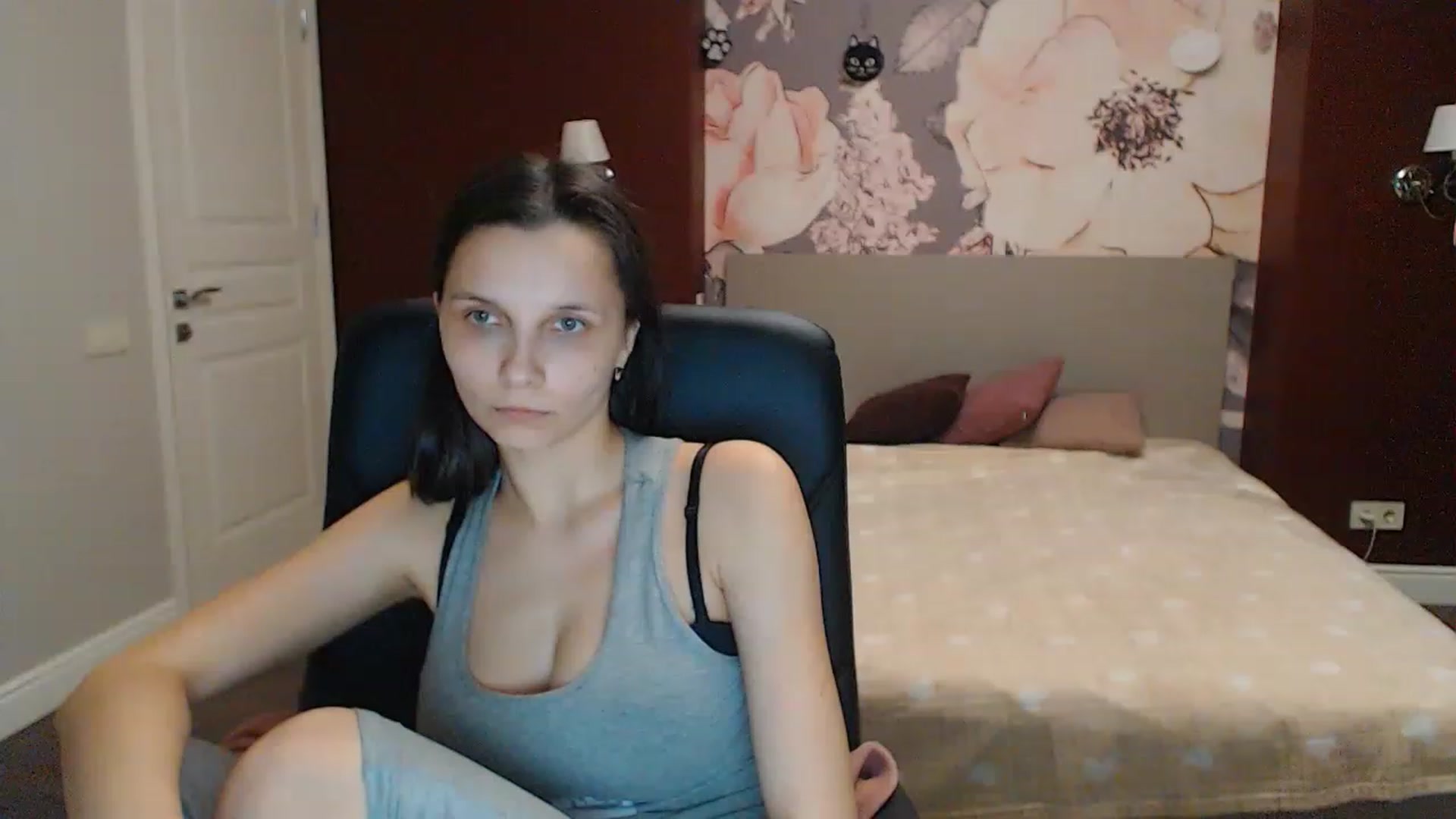 Gallery image thumbnail from Karina_Mils's myfreecams stream on, 02/26/2023, 19:33 image 5 of 20