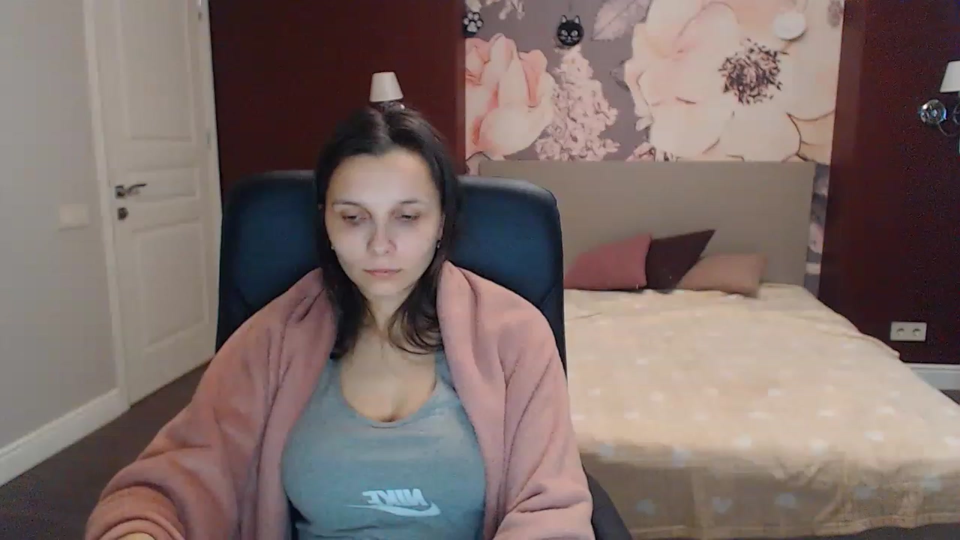 Gallery image thumbnail from Karina_Mils's myfreecams stream on, 02/27/2023, 07:49 image 16 of 20