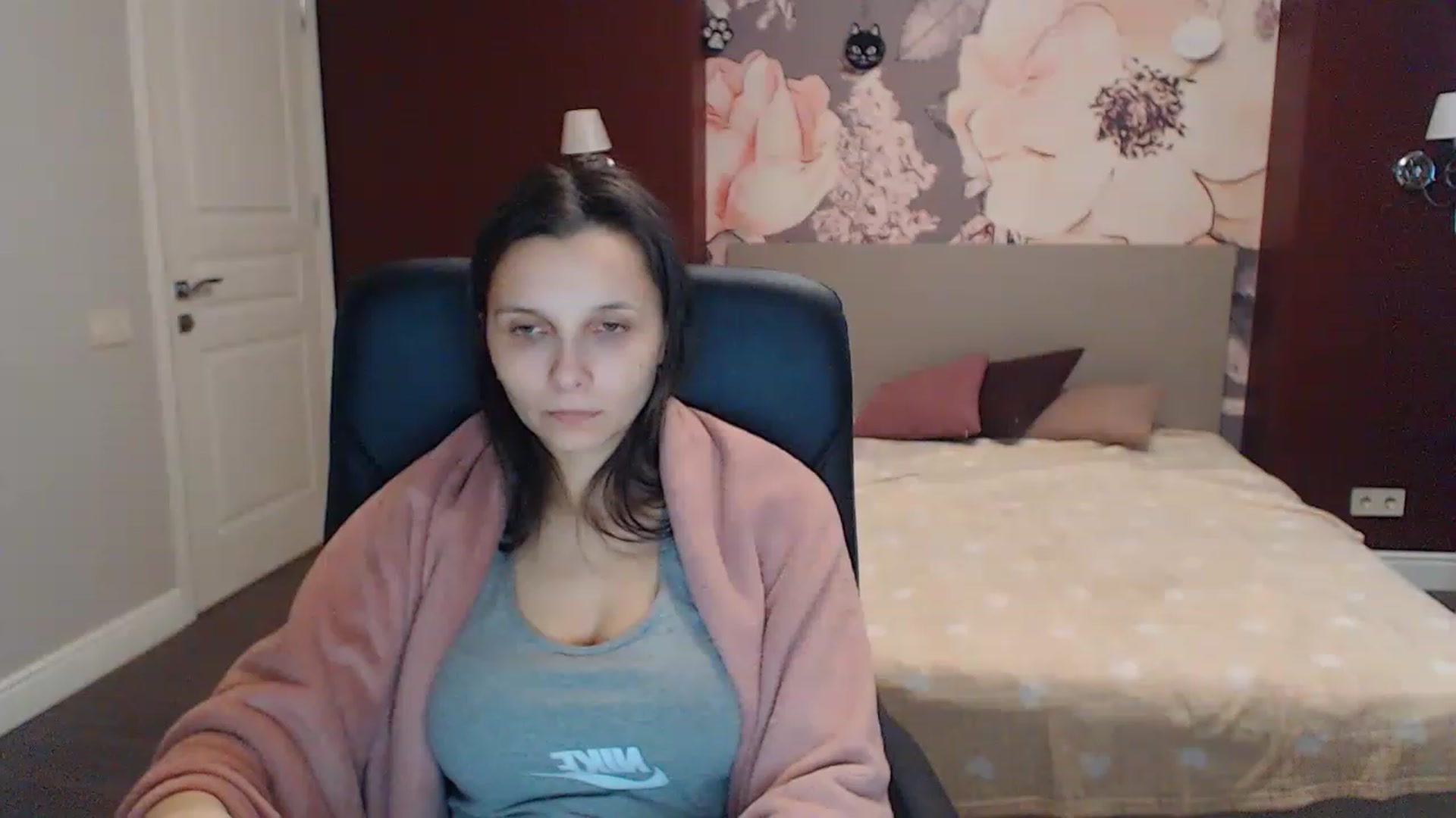 Gallery image thumbnail from Karina_Mils's myfreecams stream on, 02/27/2023, 07:49 image 18 of 20