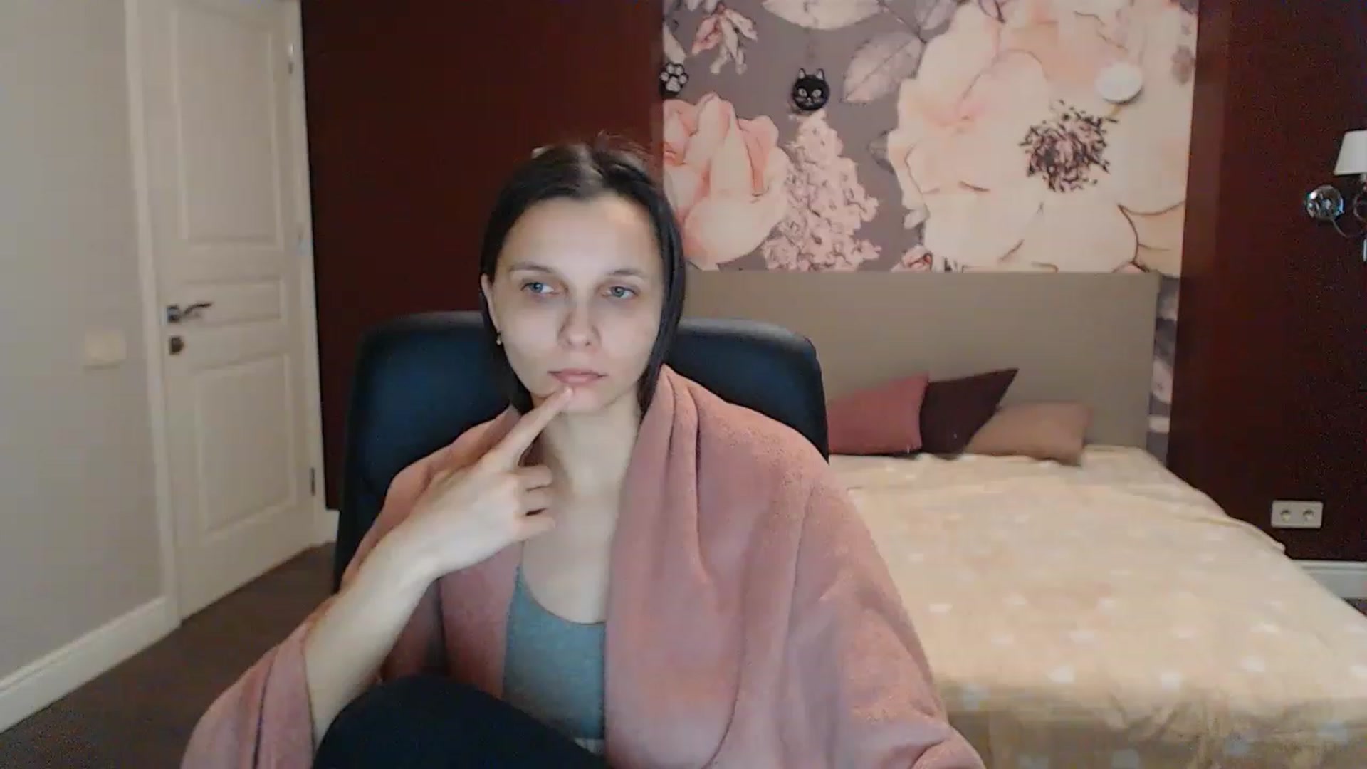 Gallery image thumbnail from Karina_Mils's myfreecams stream on, 02/27/2023, 08:18 image 13 of 20