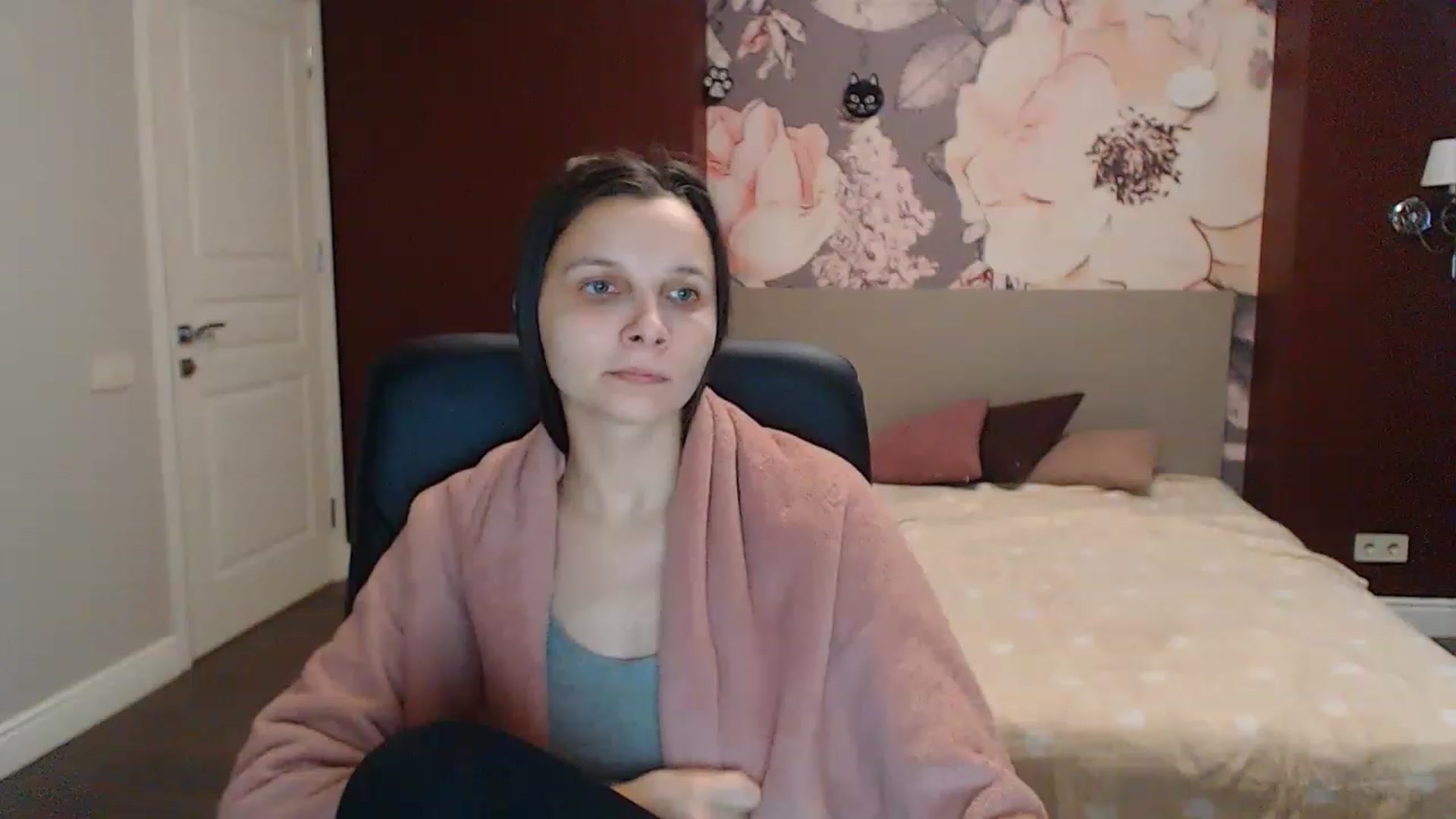 Gallery image thumbnail from Karina_Mils's myfreecams stream on, 02/27/2023, 08:18 image 10 of 20