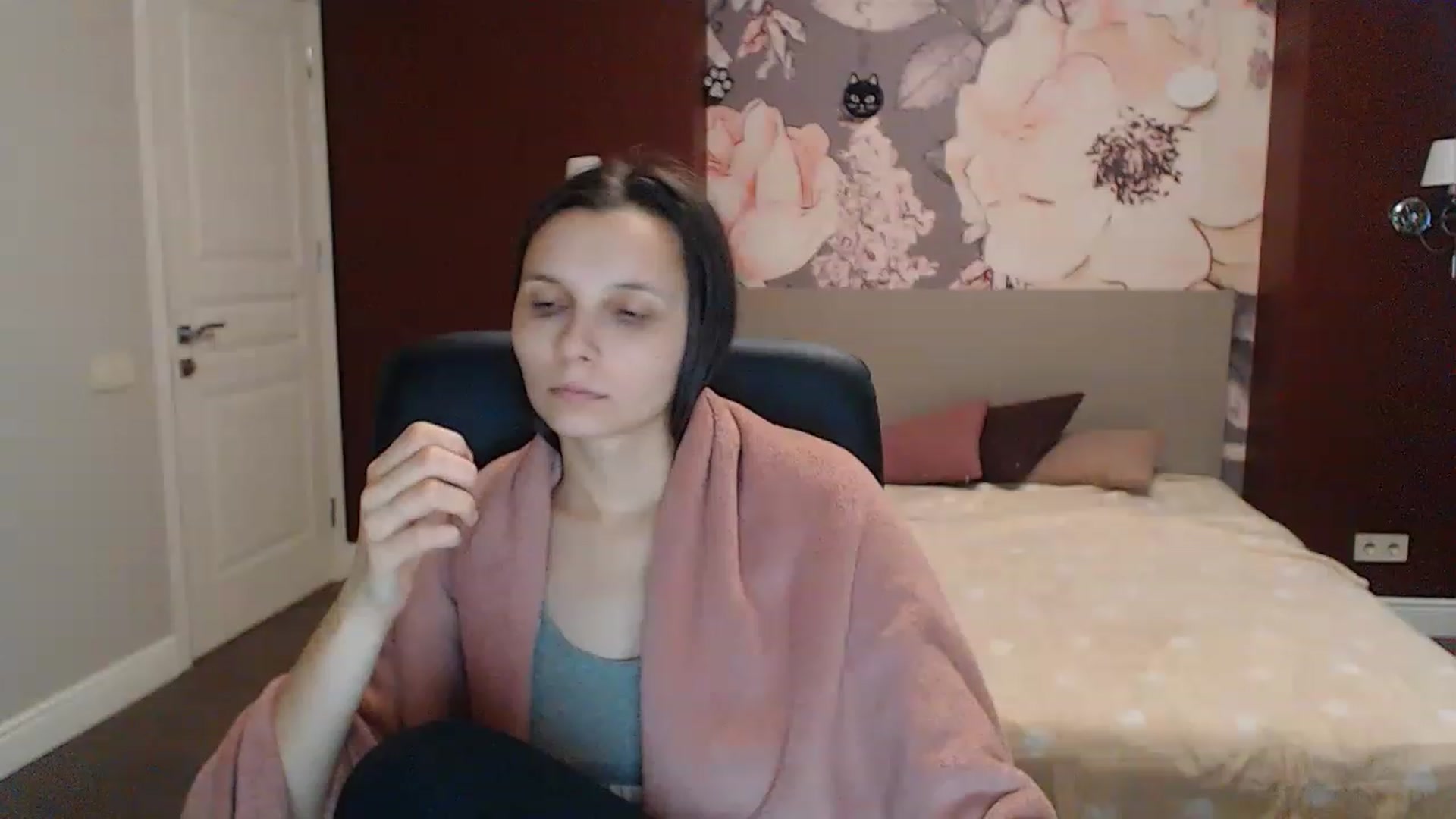 Gallery image thumbnail from Karina_Mils's myfreecams stream on, 02/27/2023, 08:18 image 14 of 20