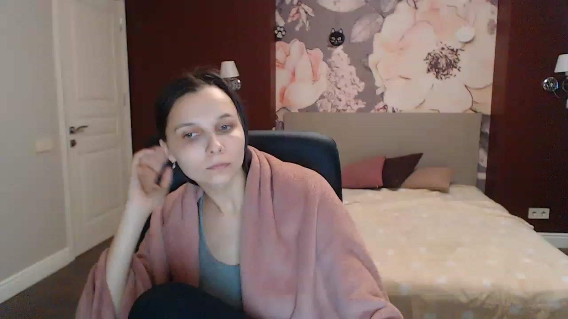 Gallery image thumbnail from Karina_Mils's myfreecams stream on, 02/27/2023, 08:18 image 12 of 20