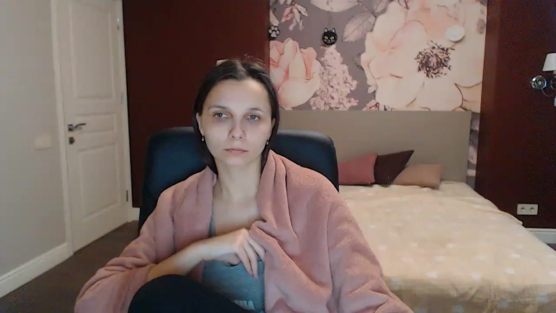 Gallery image thumbnail from Karina_Mils's myfreecams stream on, 02/27/2023, 08:18 image 18 of 20