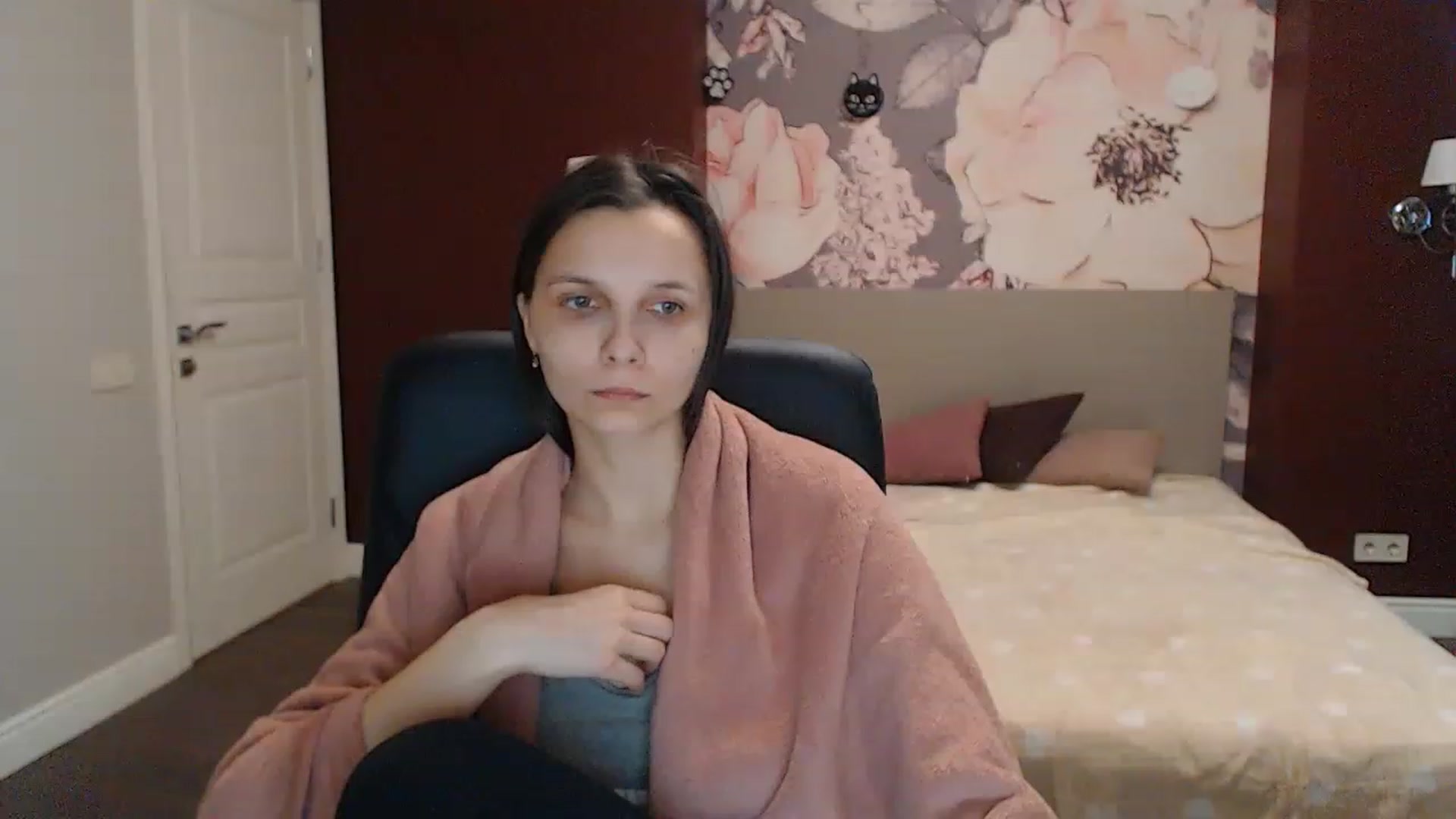 Gallery image thumbnail from Karina_Mils's myfreecams stream on, 02/27/2023, 08:18 image 16 of 20