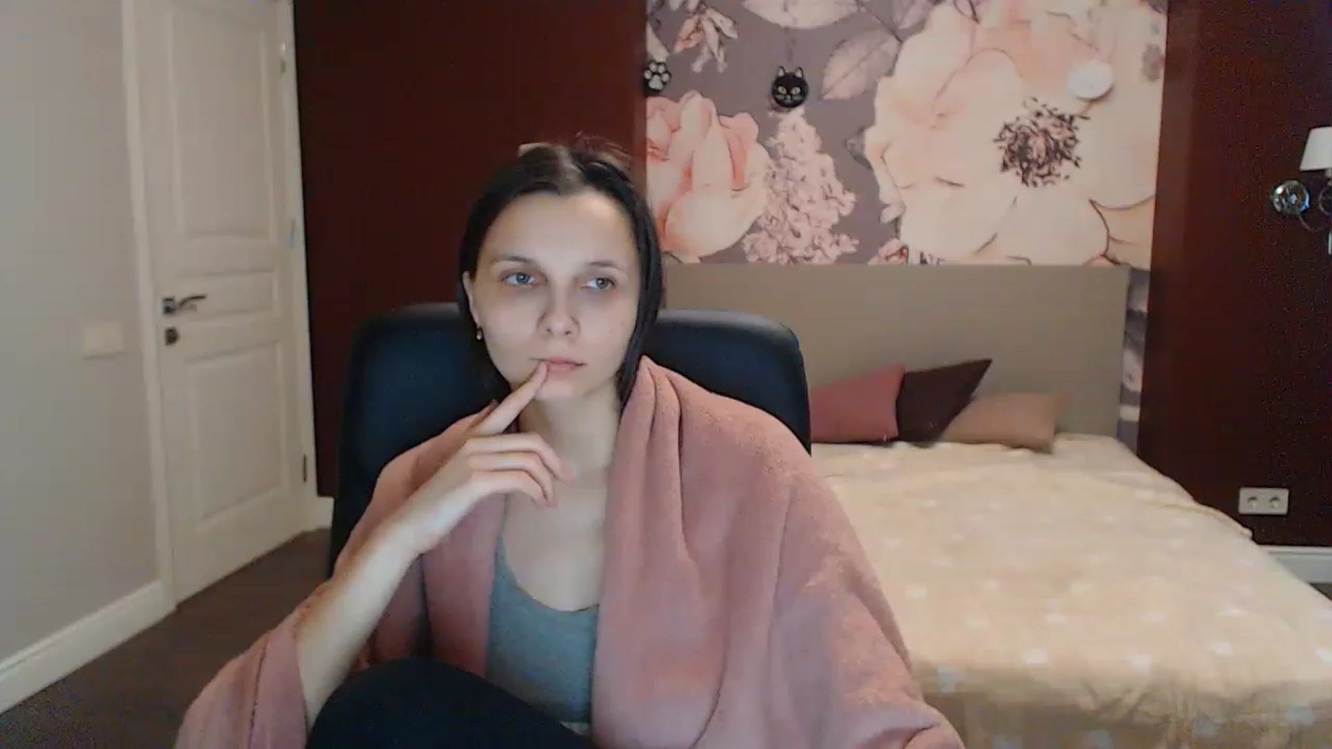 Gallery image thumbnail from Karina_Mils's myfreecams stream on, 02/27/2023, 08:18 image 17 of 20