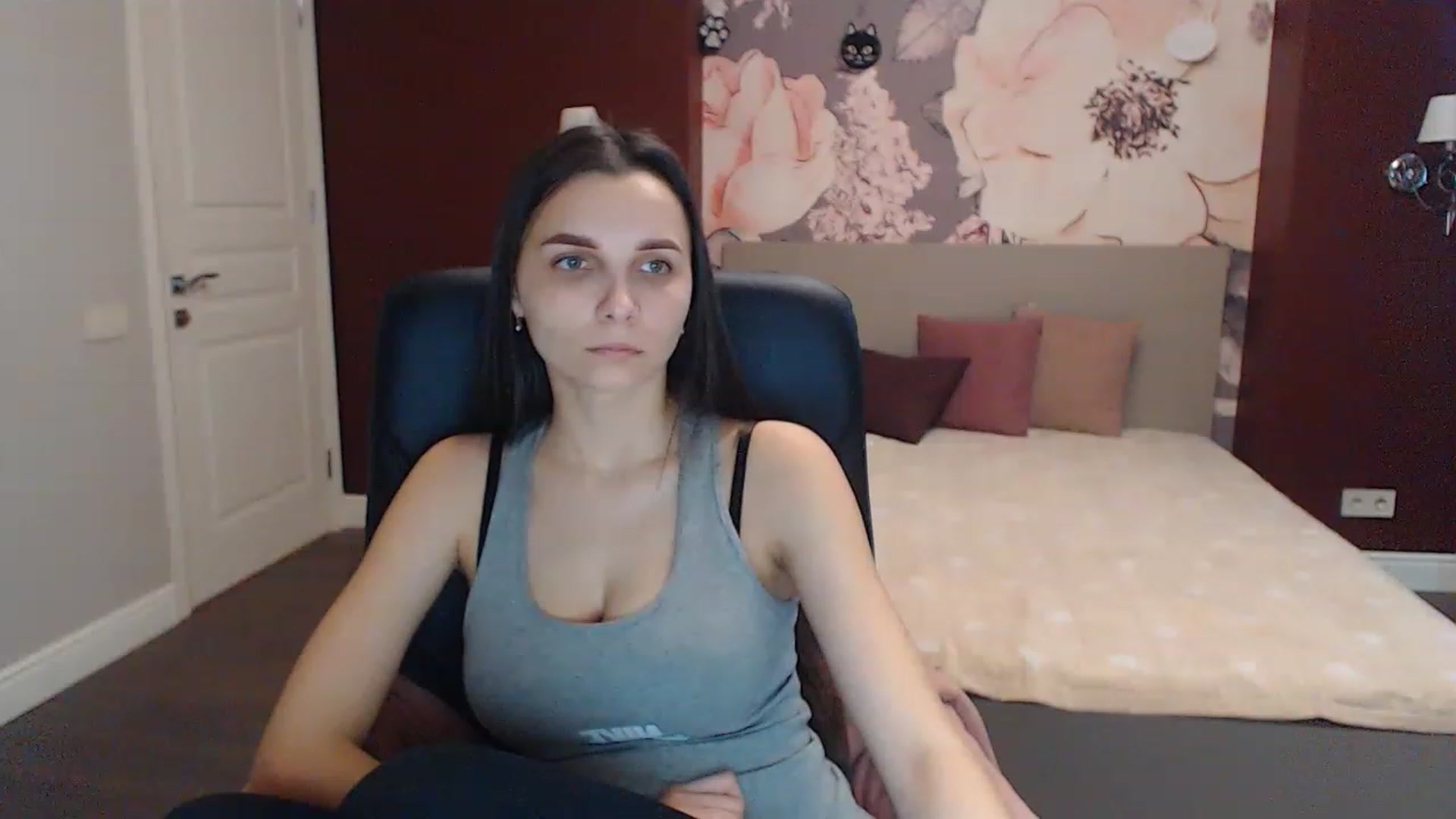 Gallery image thumbnail from Karina_Mils's myfreecams stream on, 02/28/2023, 07:49 image 4 of 20