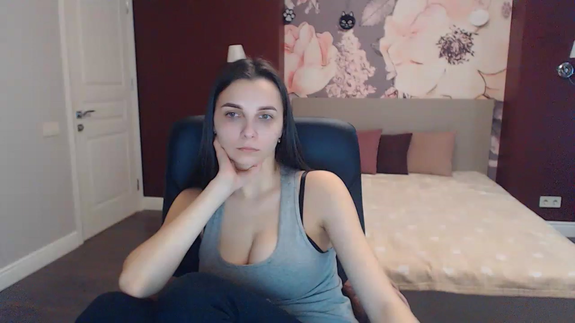 Gallery image thumbnail from Karina_Mils's myfreecams stream on, 03/01/2023, 07:17 image 10 of 20